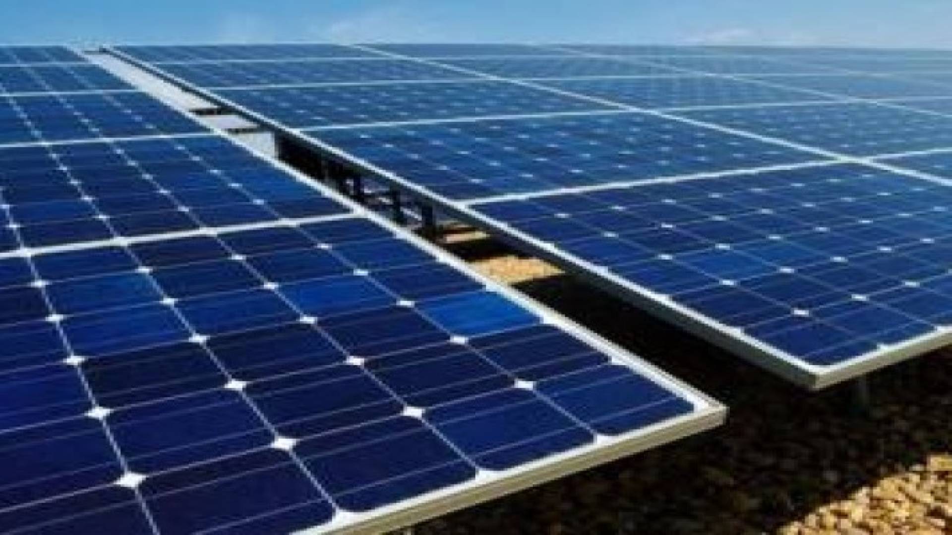 شركة سعودية تبني محطات للطاقة الشمسية في الأردن ومصر