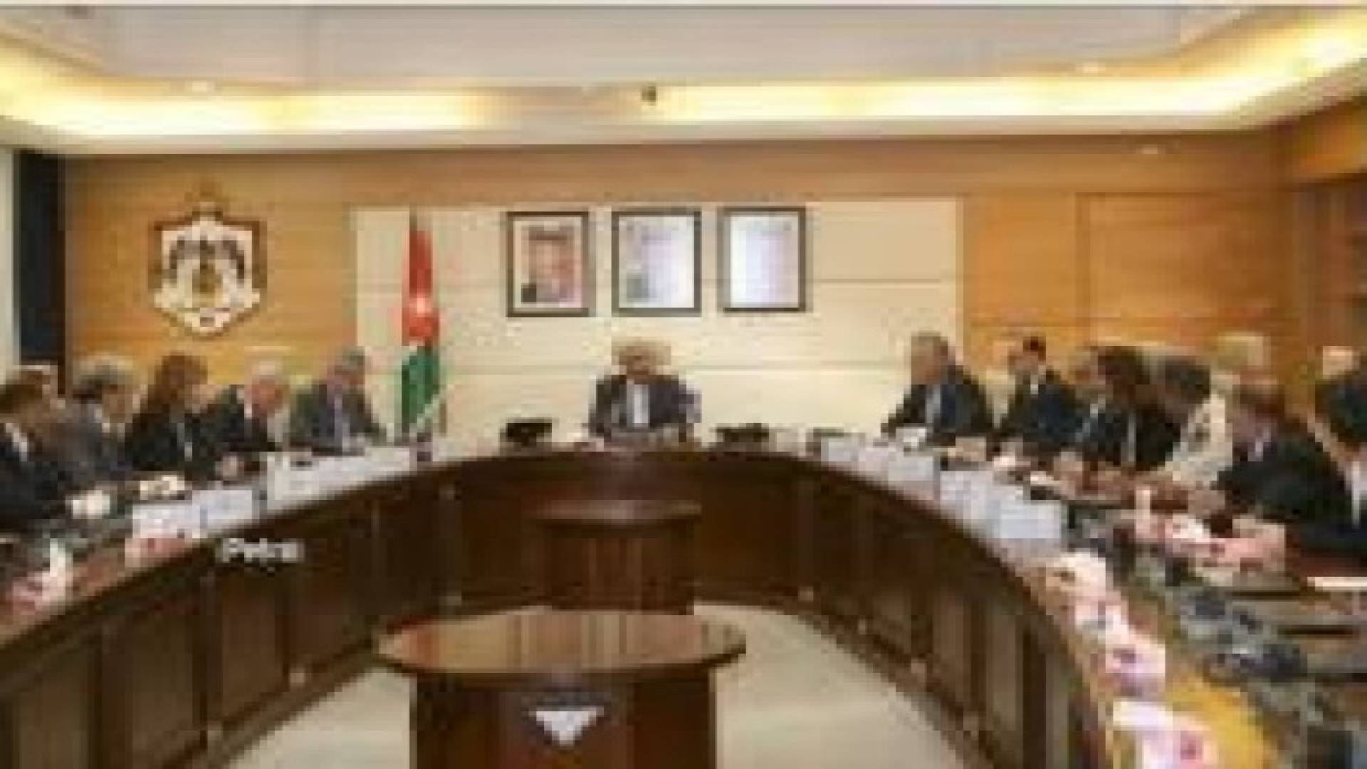 النسور يترأس اجتماعا للجهات الرقابية للحاويات