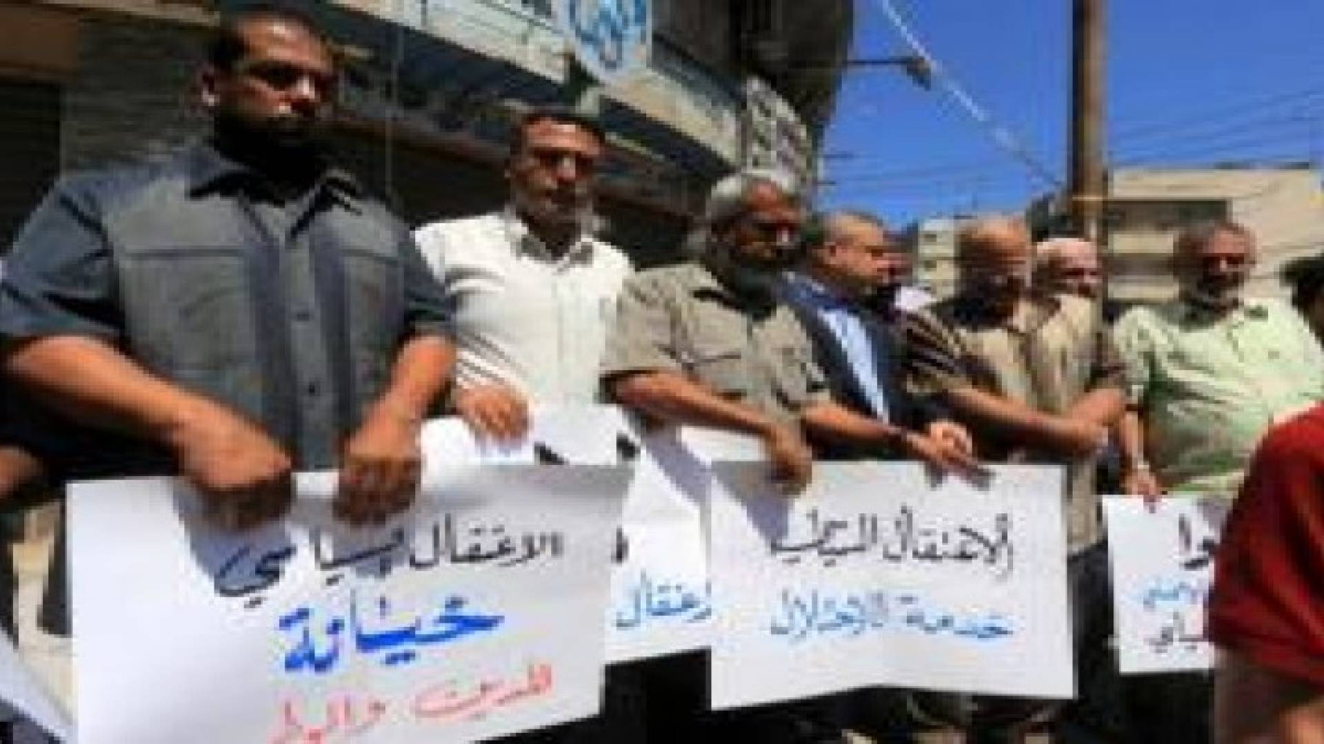 الضفة: تزايد المضربين عن الطعام واستمرار الاعتقالات