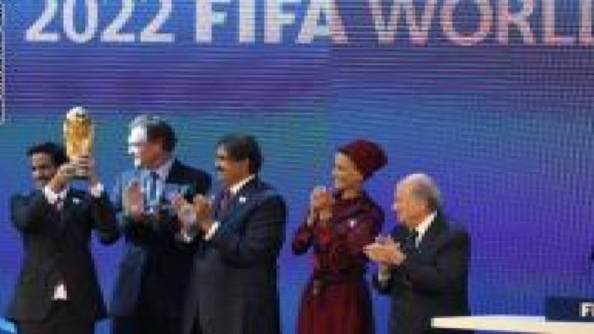 "فضيحة" الفيفا.. الإيقاف 7 سنوات لمسؤول تقييم ملفي "روسيا 2018" و"قطر 2022"