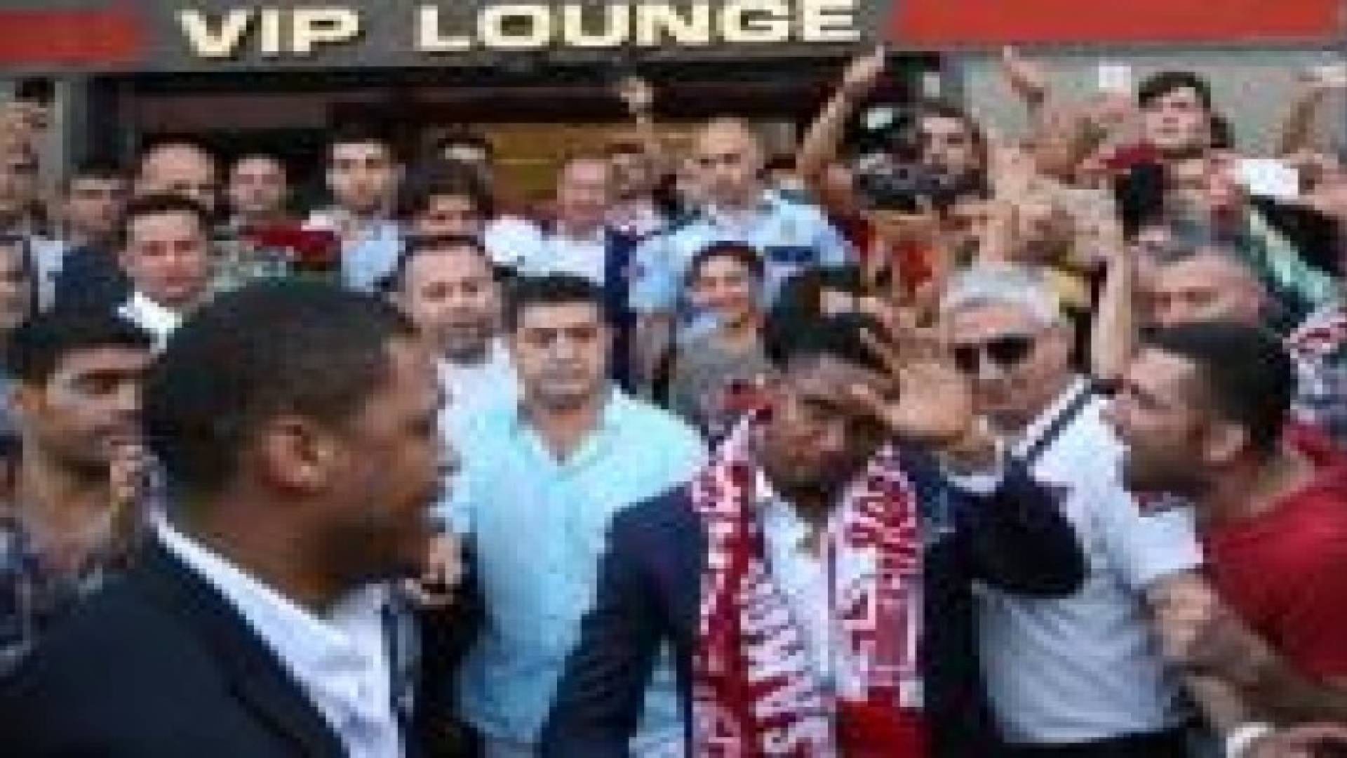 الكاميروني "صامويل إيتو" يوقع رسميا لنادي أنطاليا سبور التركي