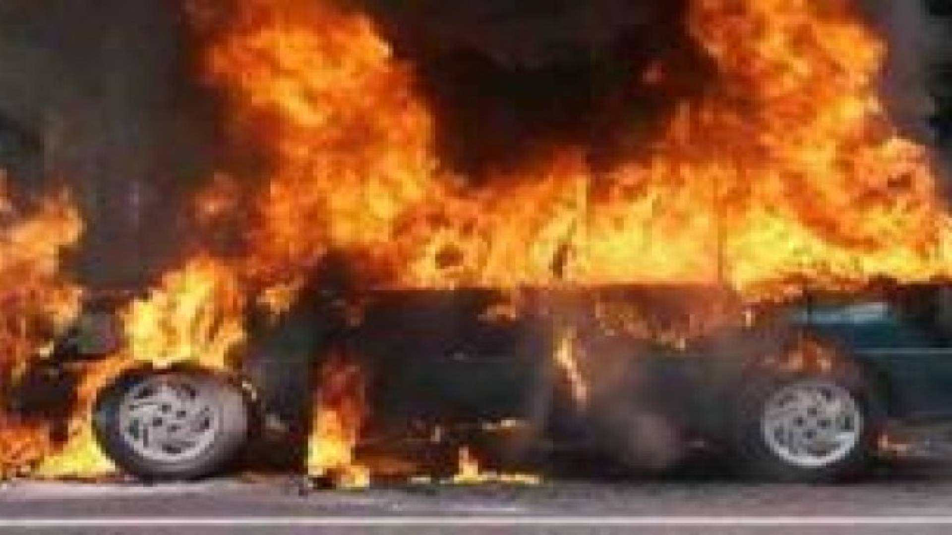 انفجار سيارة مفخخة أمام مسجد بمصراتة الليبية