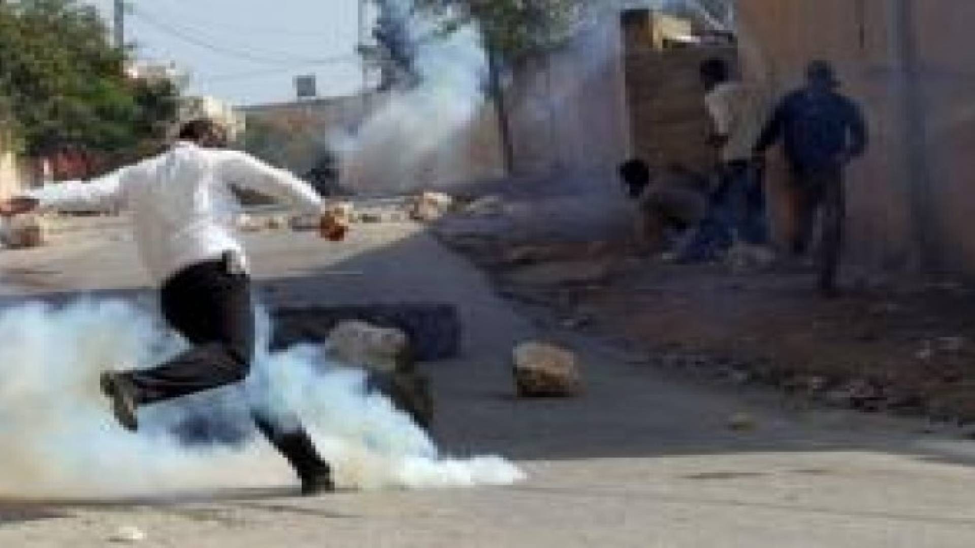 مواجهات مع الاحتلال عقب اعتقال شاب شمالي القدس
