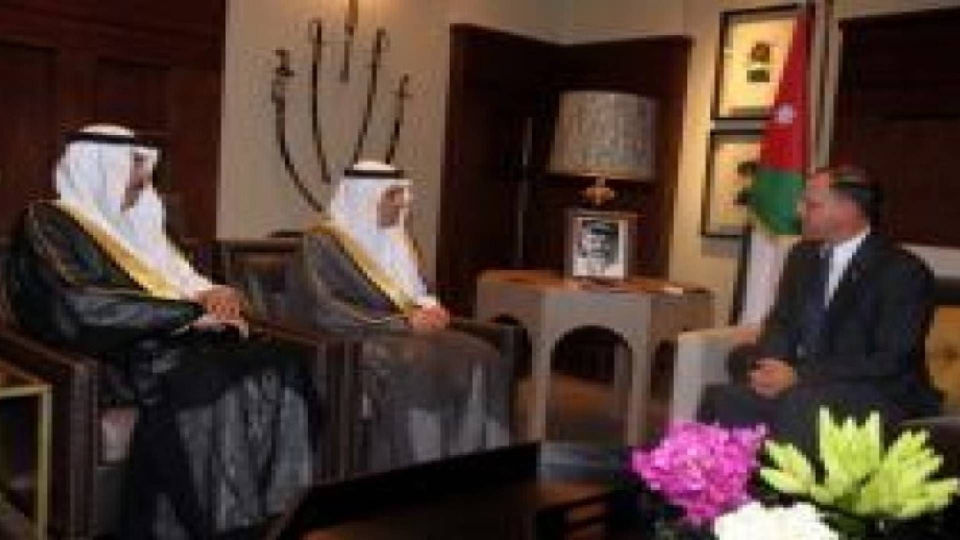 الأمير فيصل يستقبل وزير الخارجية السعودي ويعزي بوفاة الأمير سعود الفيصل