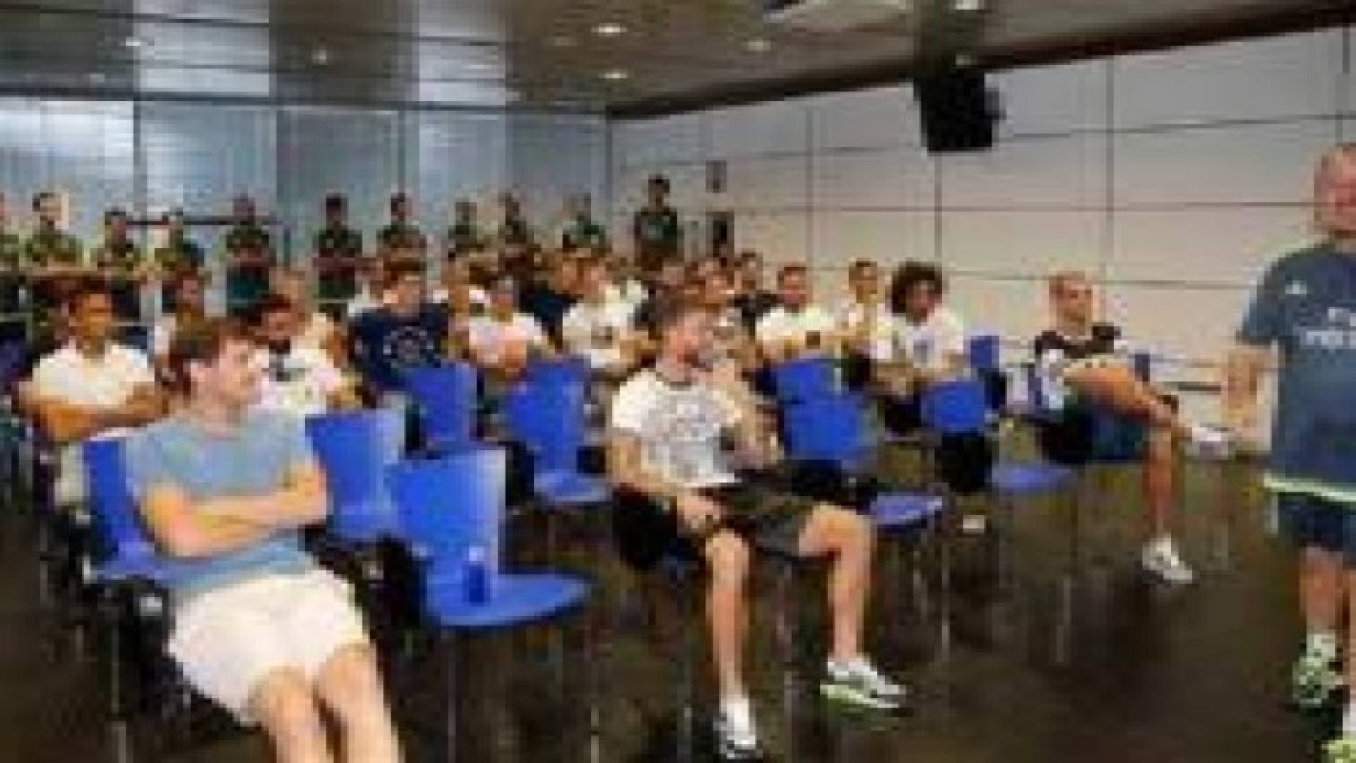اول اجتماع لبينتيز مع لاعبي ريال مدريد شهد تواجد كاسياس و راموس