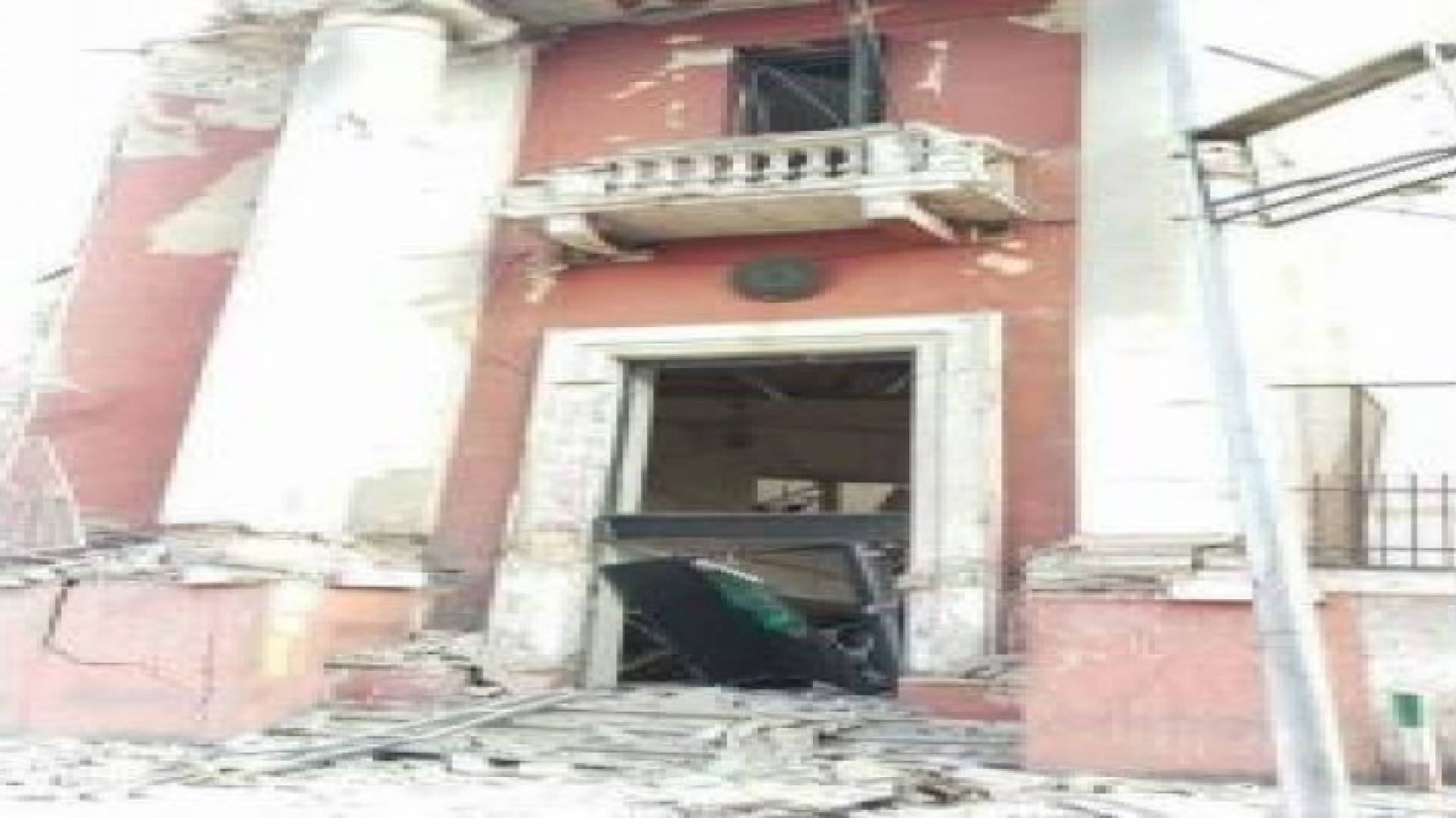 داعش الارهابي يتبنى مسؤولية تفجير القنصلية الإيطالية في القاهرة