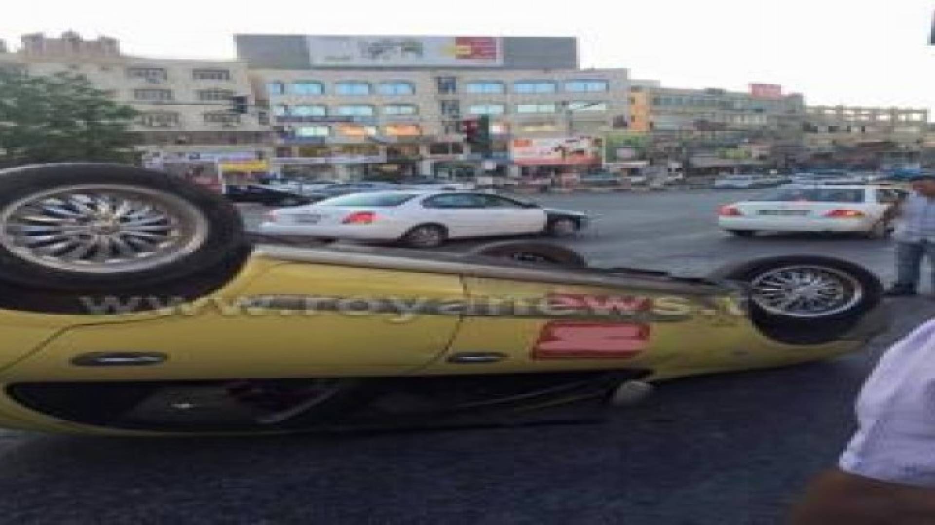 إربد: انقلاب "تاكسي" يسبب أزمة سير قرب جامعة اليرموك.. صور