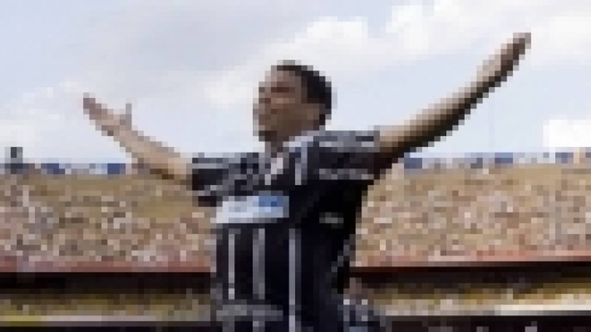 النجم البرازيلي رونالدو يشارك في قرعة تصفيات مونديال روسيا