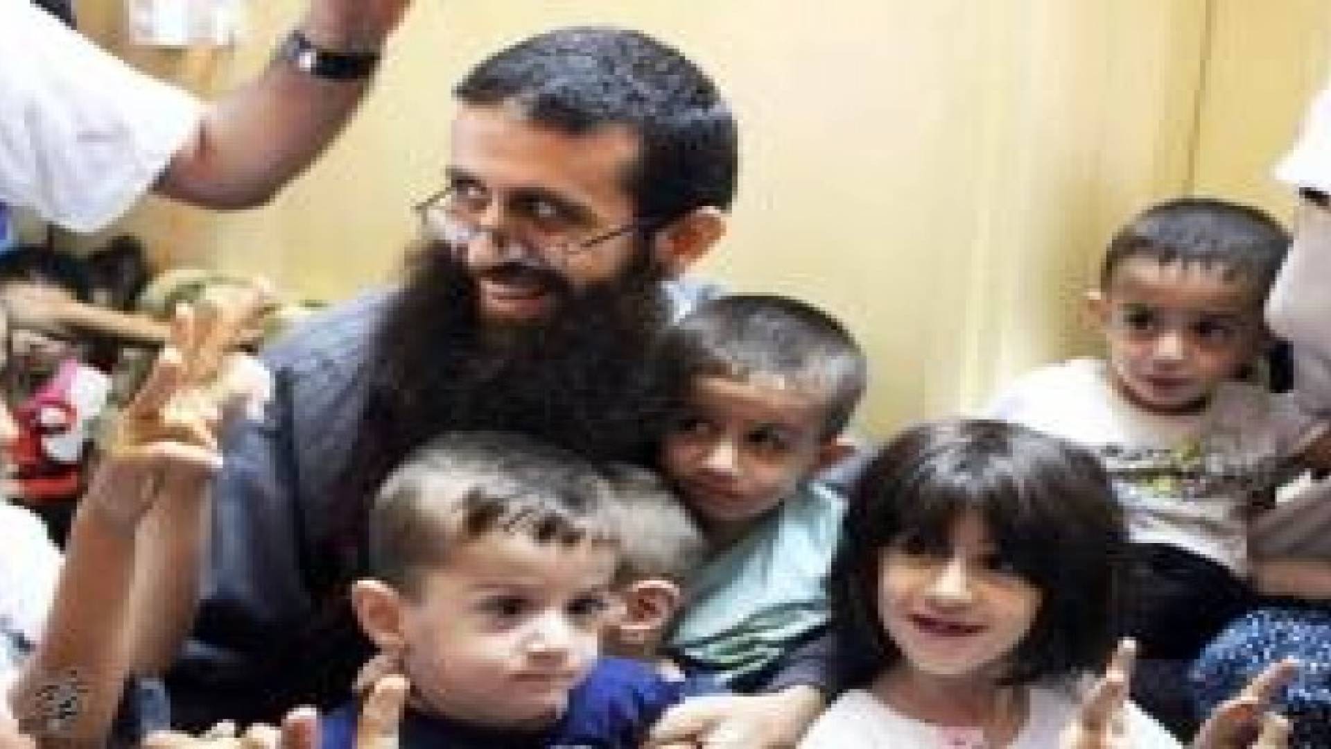 إطلاق سراح الأسير الفلسطيني خضر عدنان من سجون الاحتلال الإسرائيلي