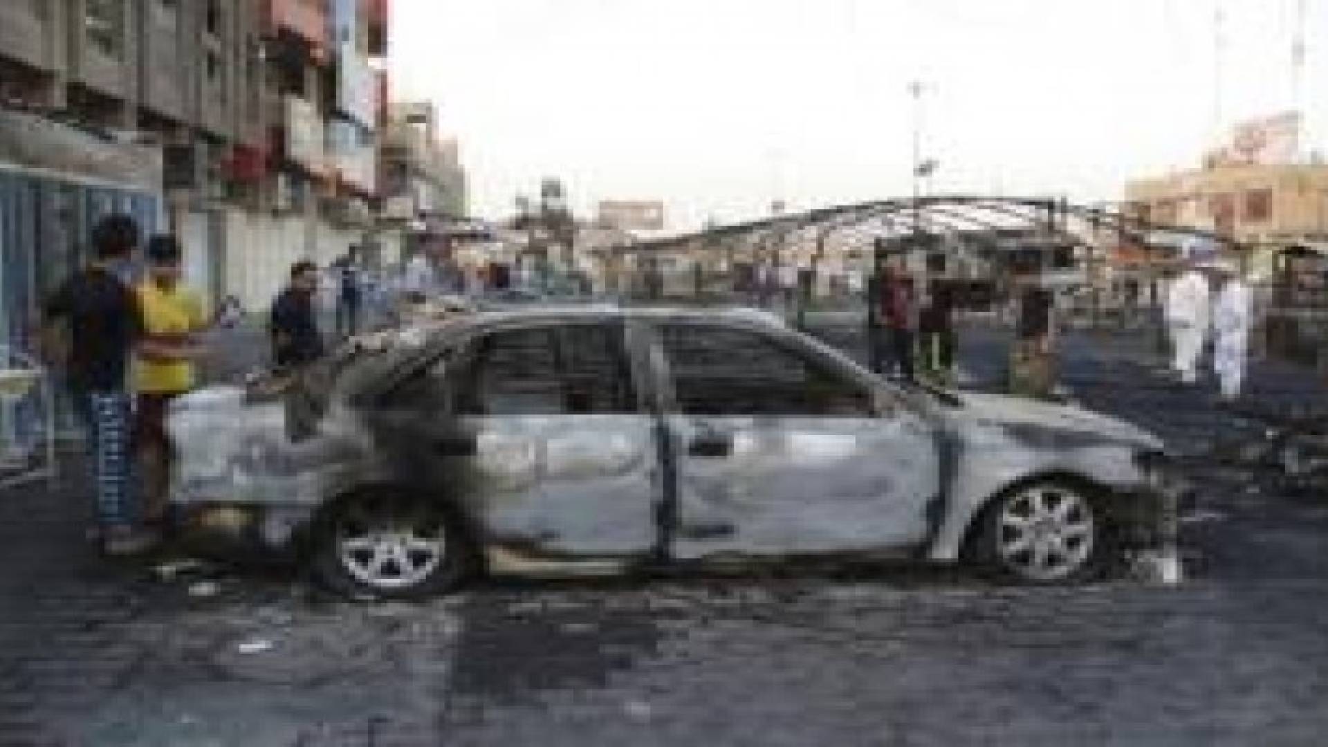 9 قتلى على الأقل في تفجير سيارتين مفخختين وهجوم انتحاري ببغداد