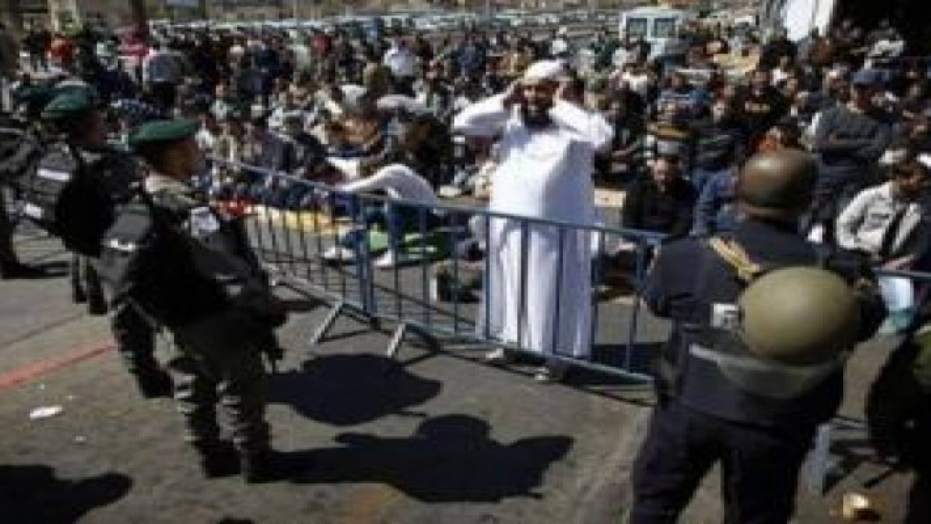 الاحتلال يفرض قيودا على دخول المصلين للأقصى المبارك