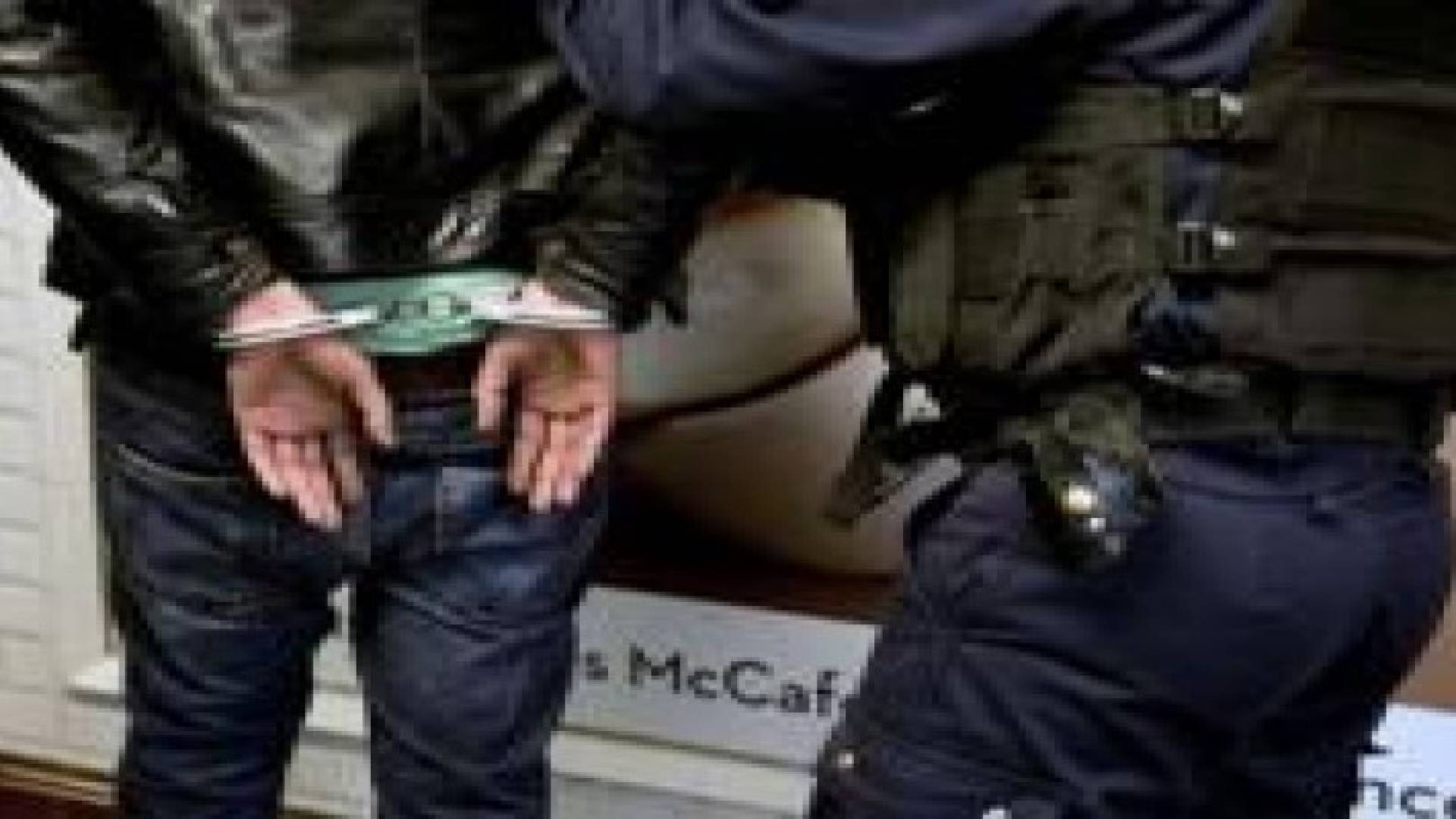 اعتقال شابين بحوزتهما سلاح من القدس ومصاب من غزة