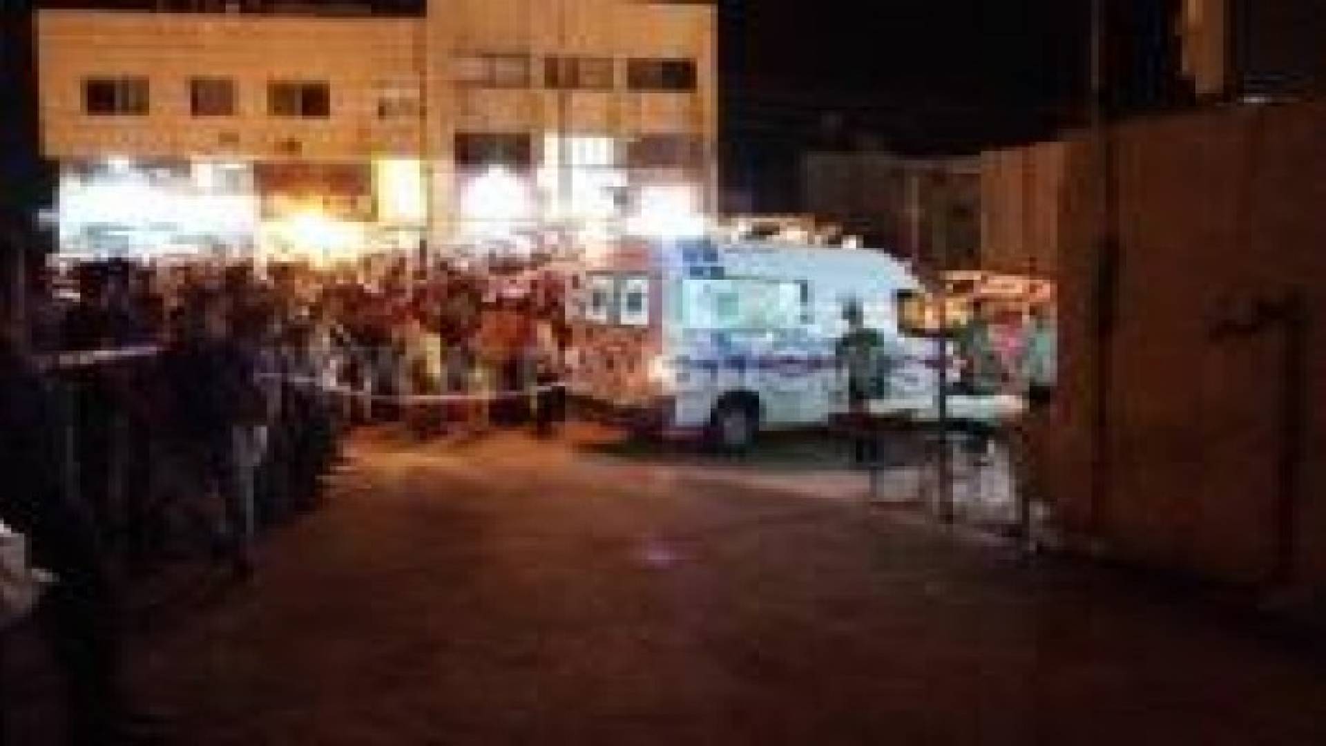 شاهد بالصور: الأمن يمسك بشاب قبل أن يقدم على الانتحار في بيادر وادي السير بعمان