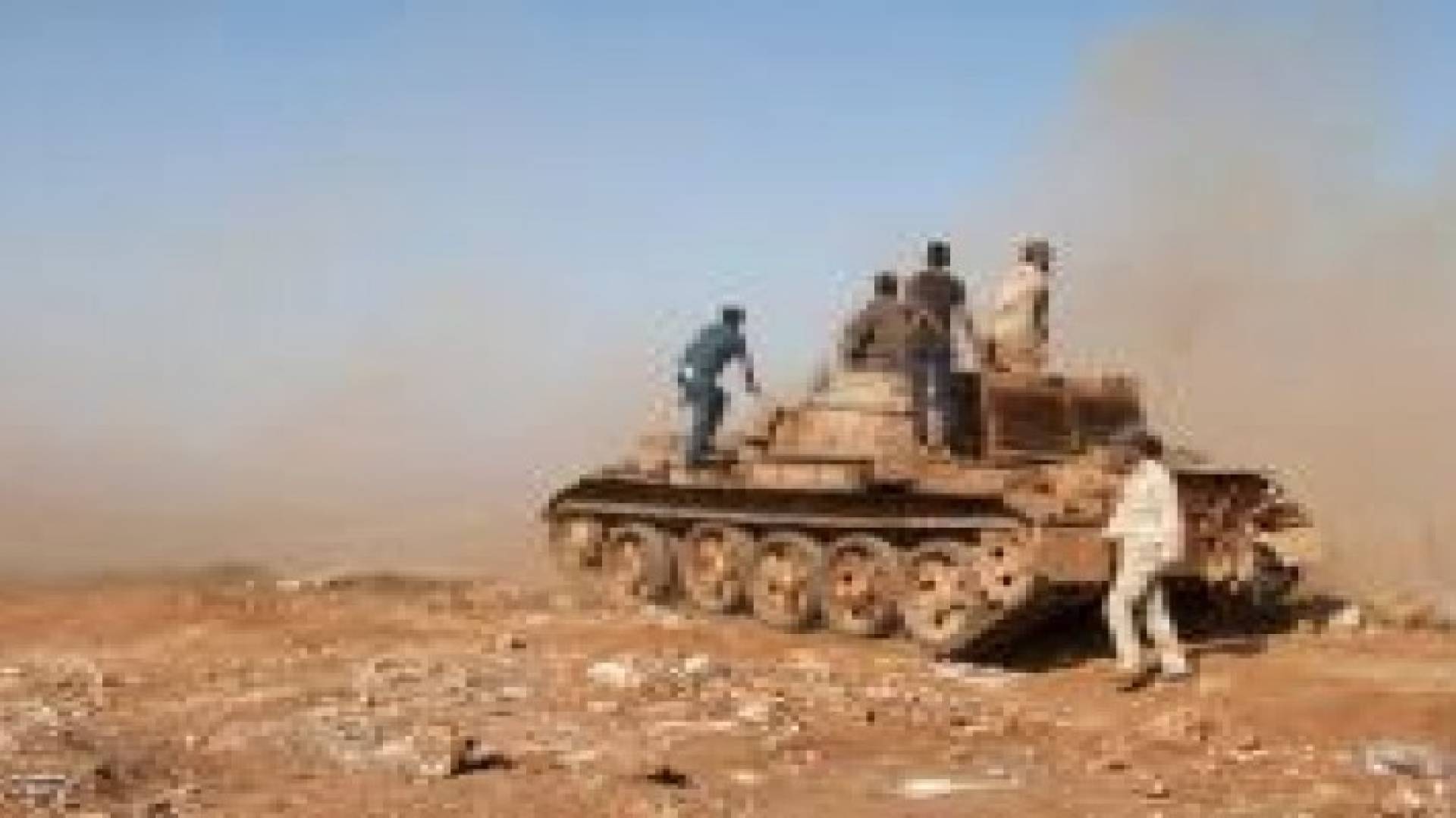 الجيش الليبي يقصف مواقع متشددين في درنة