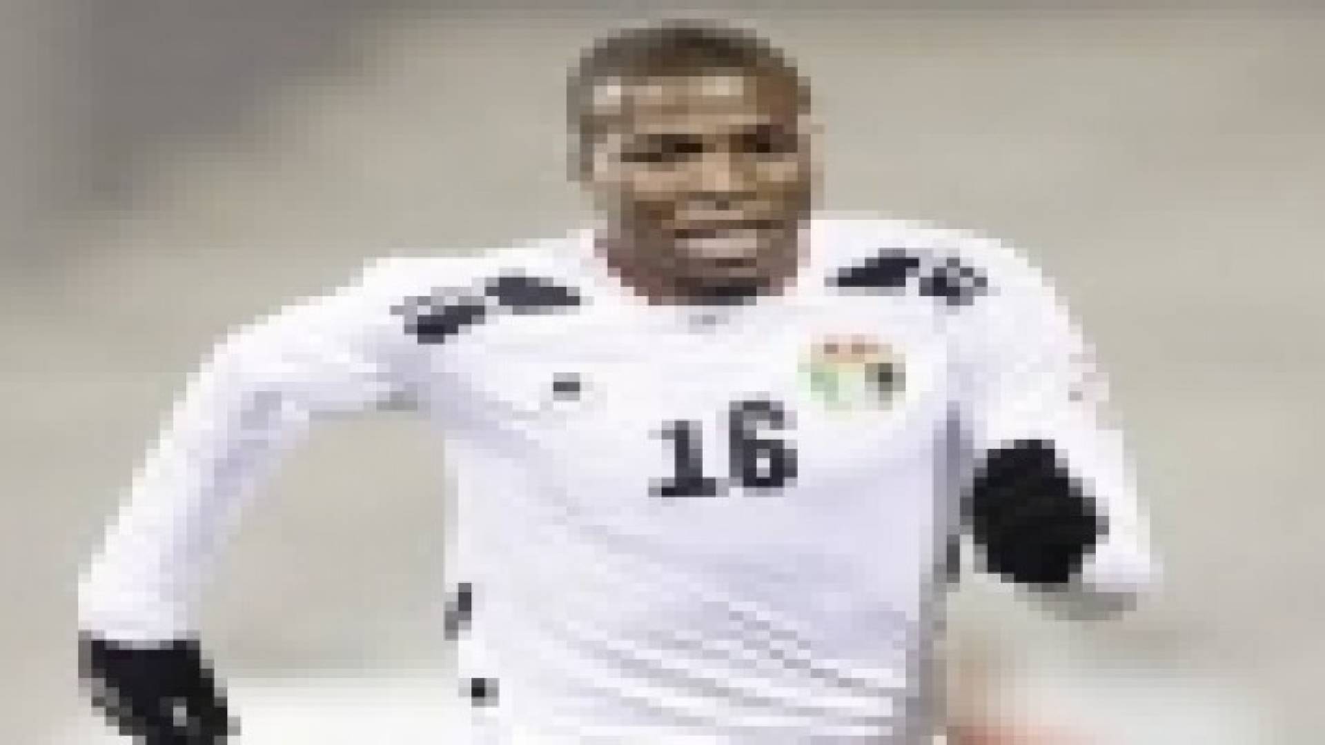 بني عطية يغادر الى قطر لاستكمال العلاج