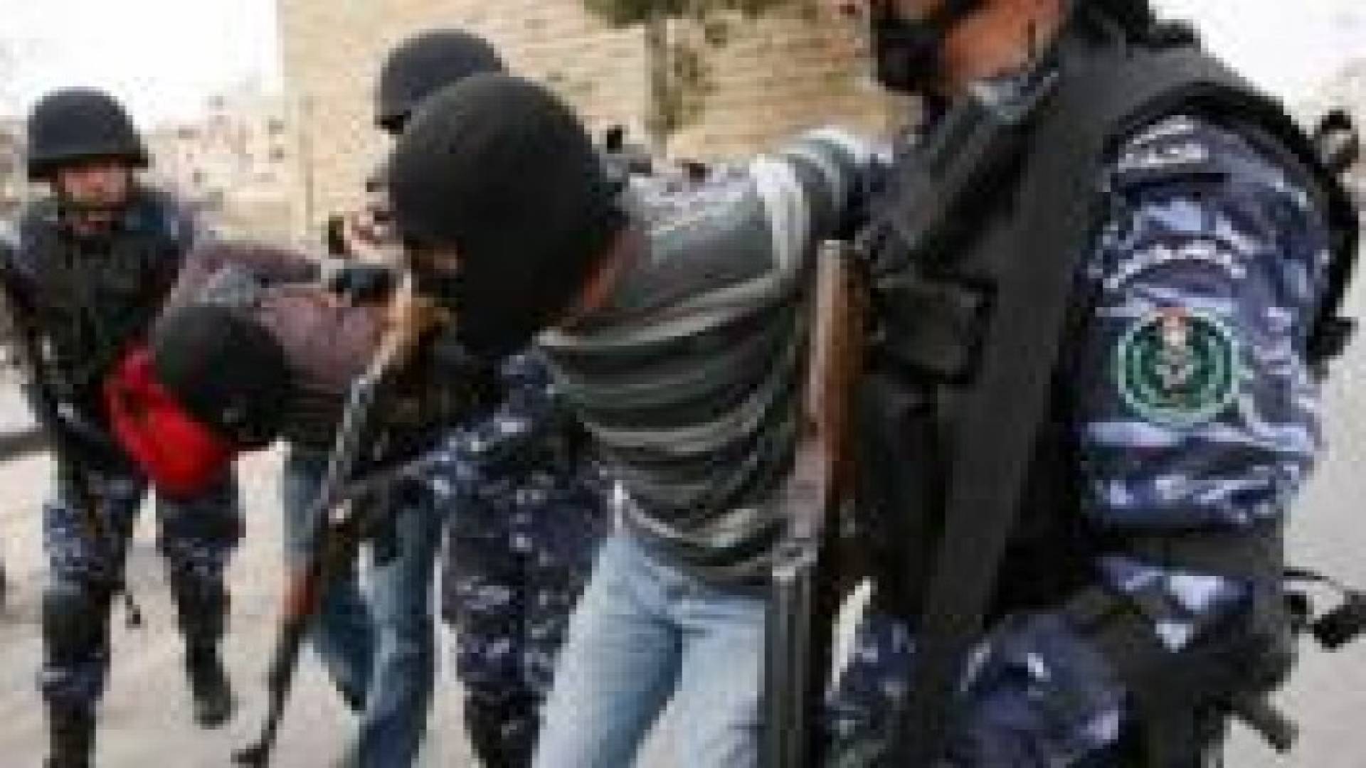 الاحتلال يعتقل 5 مواطنين من انحاء متفرقة من الضفة