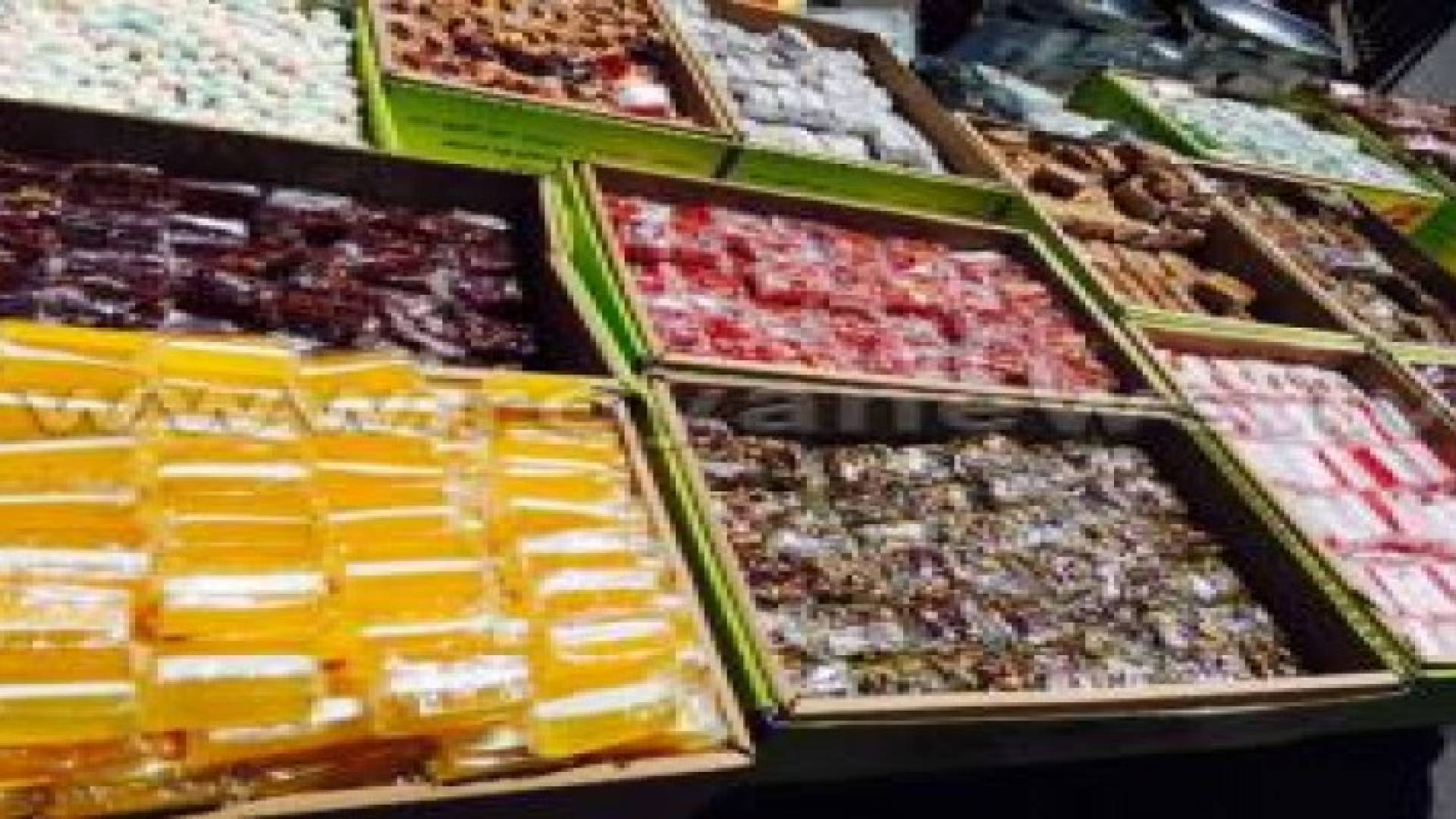 الأردنيون ينفقون  3.5 مليون دينار على حلويات عيد الفطر