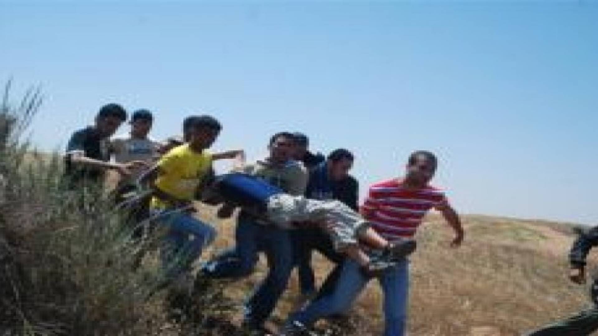 اصابة فتى فلسطيني برصاص الاحتلال جنوب قطاع غزة