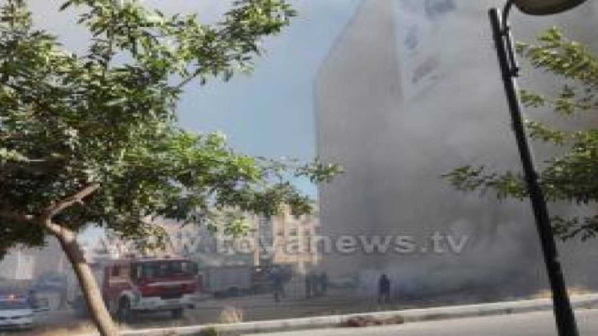 اخماد حريق في مركبة غرب عمان