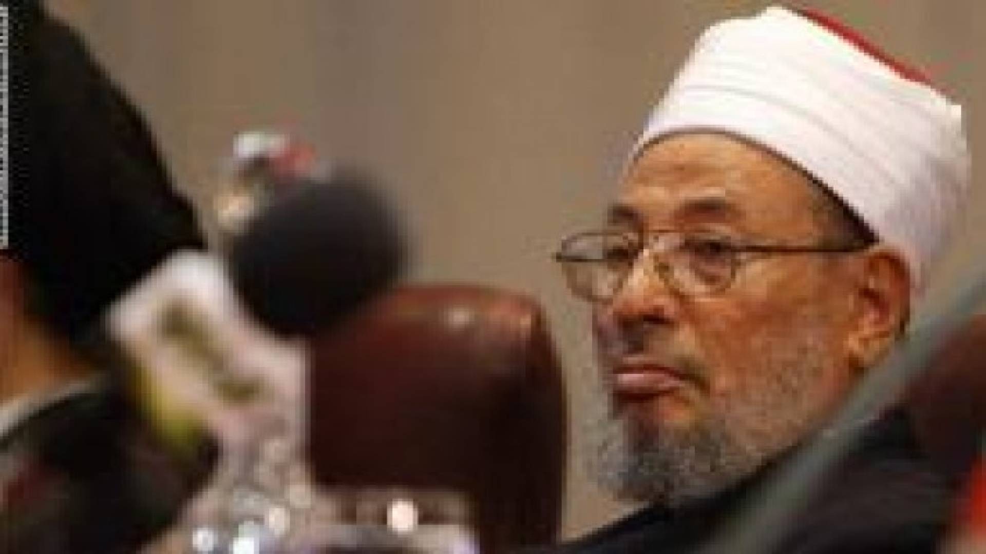 القرضاوي يطلب الدعاء على السيسي وبشار والحوثيين بأسمائهم في العيد ويبيح الغناء بشروط