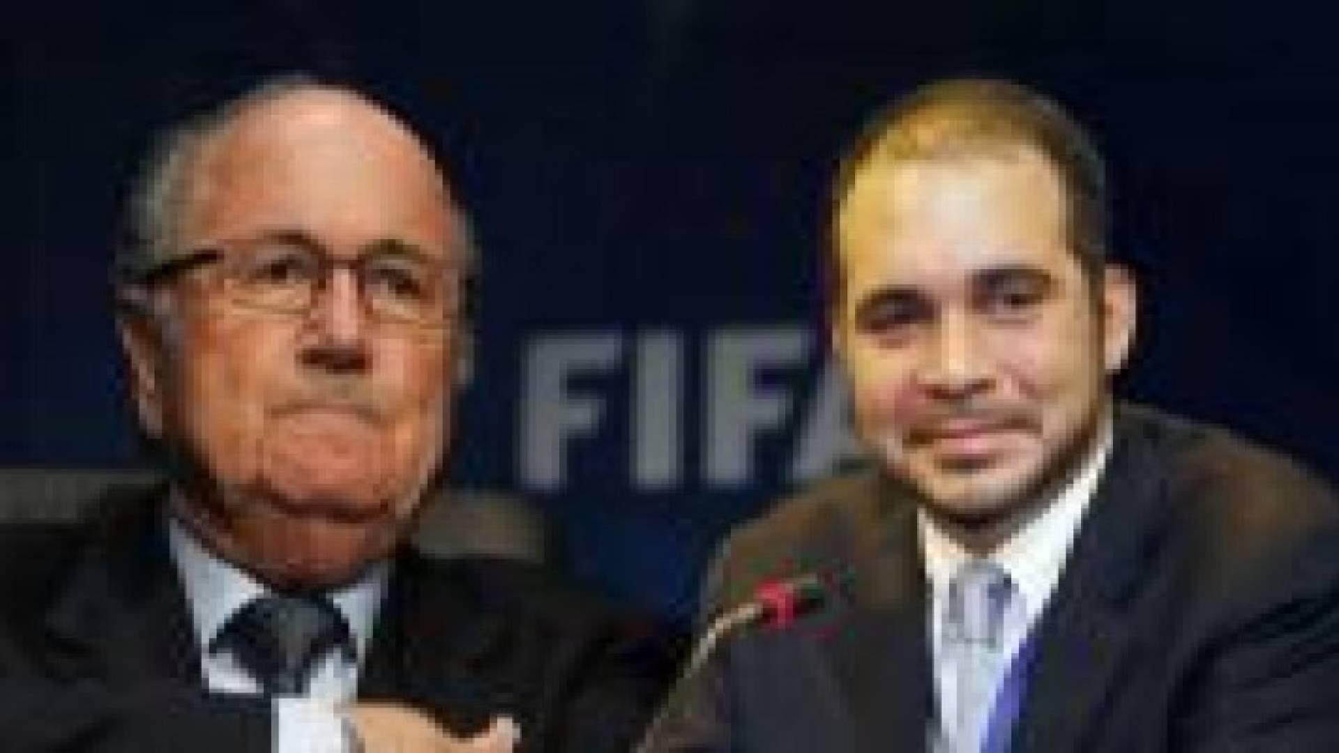 الأمير علي يدعو بلاتر للتنحي فورا