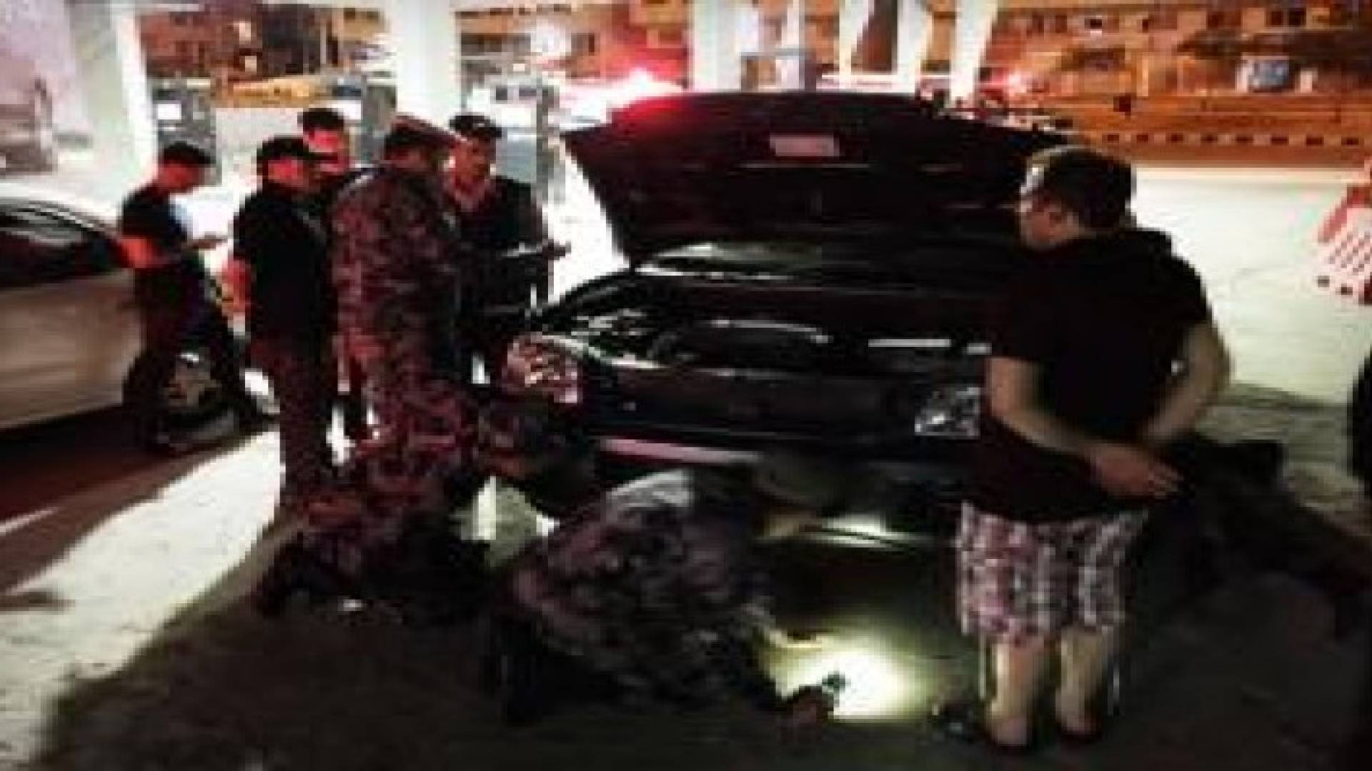 عمان: الدفاع المدني ينقذ قطة علقت داخل سيارة في منطقة أبو نصير .. فيديو