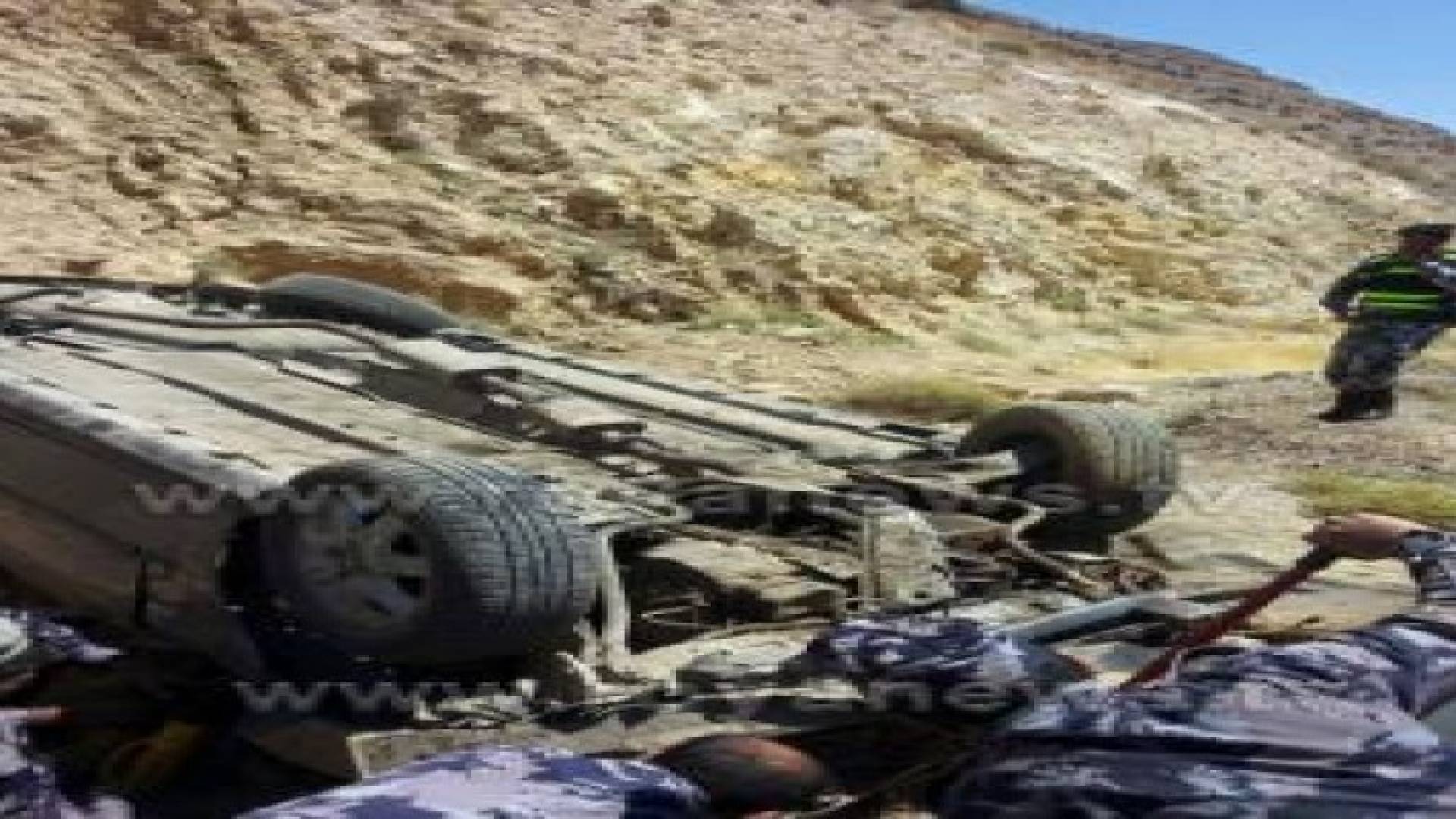 اصابة شخص اثر انقلاب مركبة على طريق وادي موسى - الطيبة