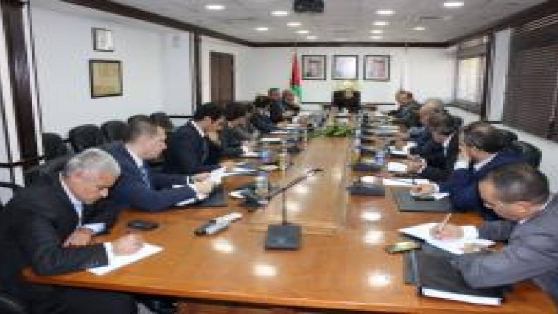 وزيرة الصناعة: الحكومة تتابع جهودها لإزالة معيقات التصدير للعراق