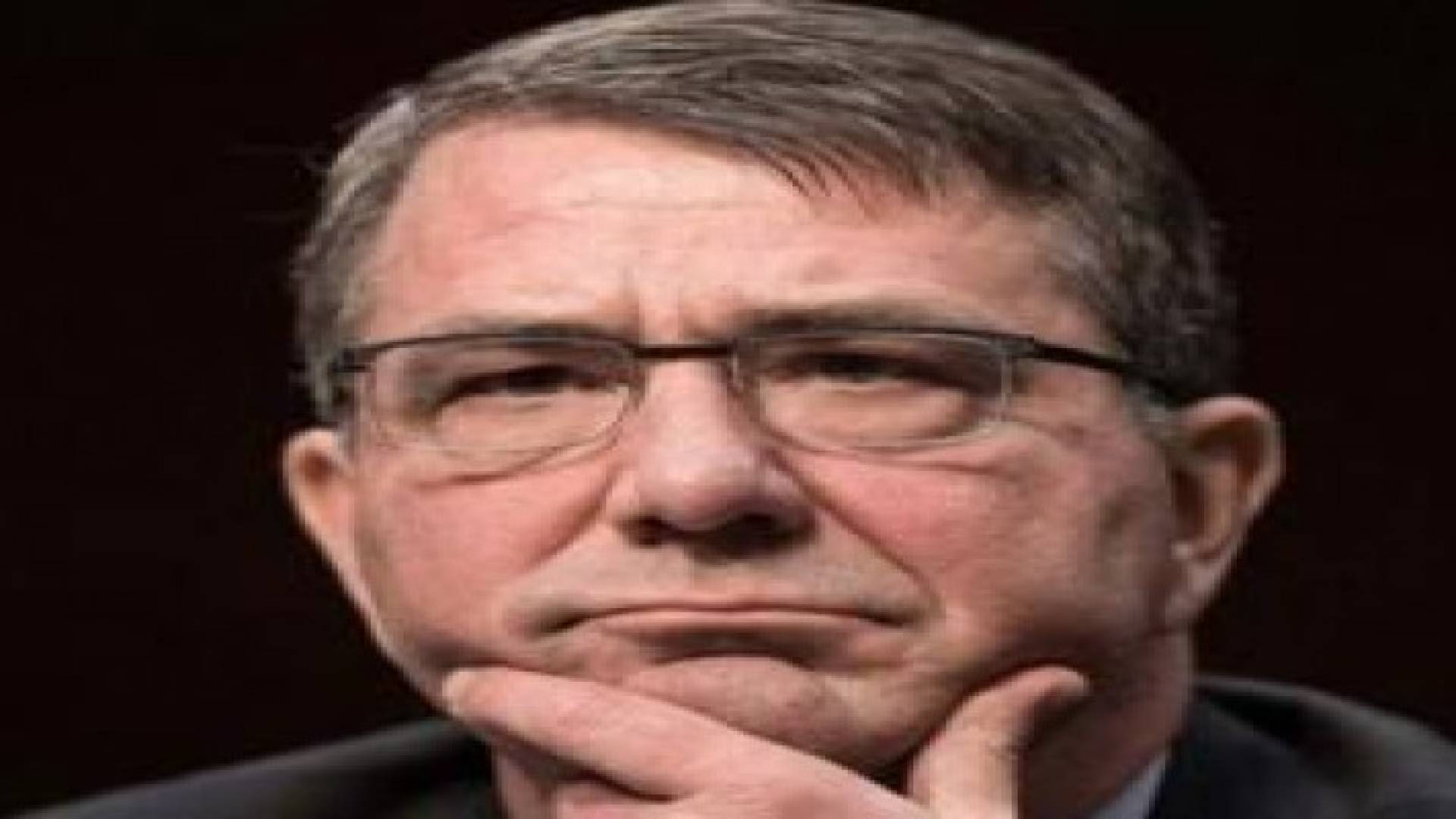 وزير الدفاع الأمريكي يقوم بزيارة مفاجئة للعراق