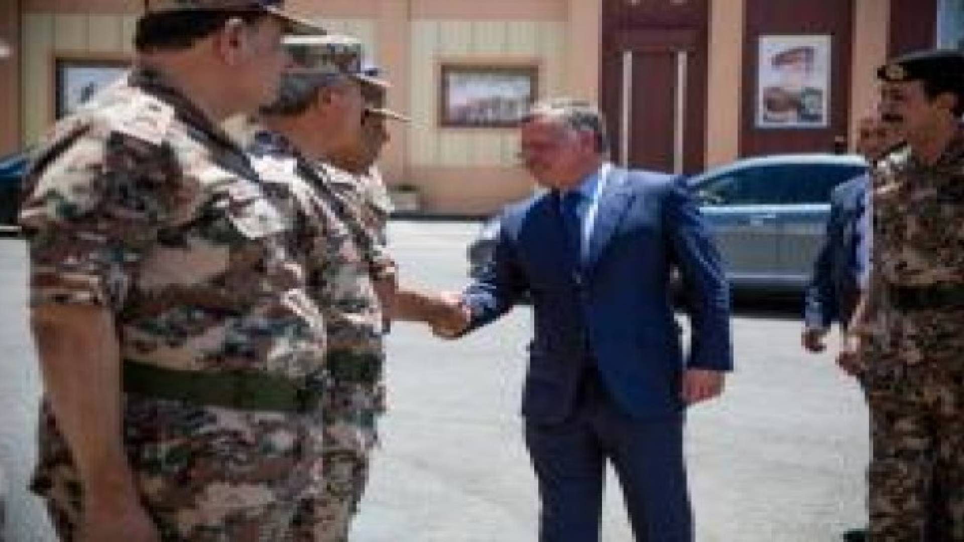 الملك يزور القيادة العامة للقوات المسلحة .. صور