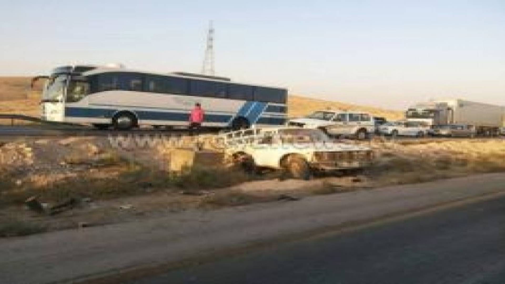 6 إصابات في حادث سير بمأدبا.. صور