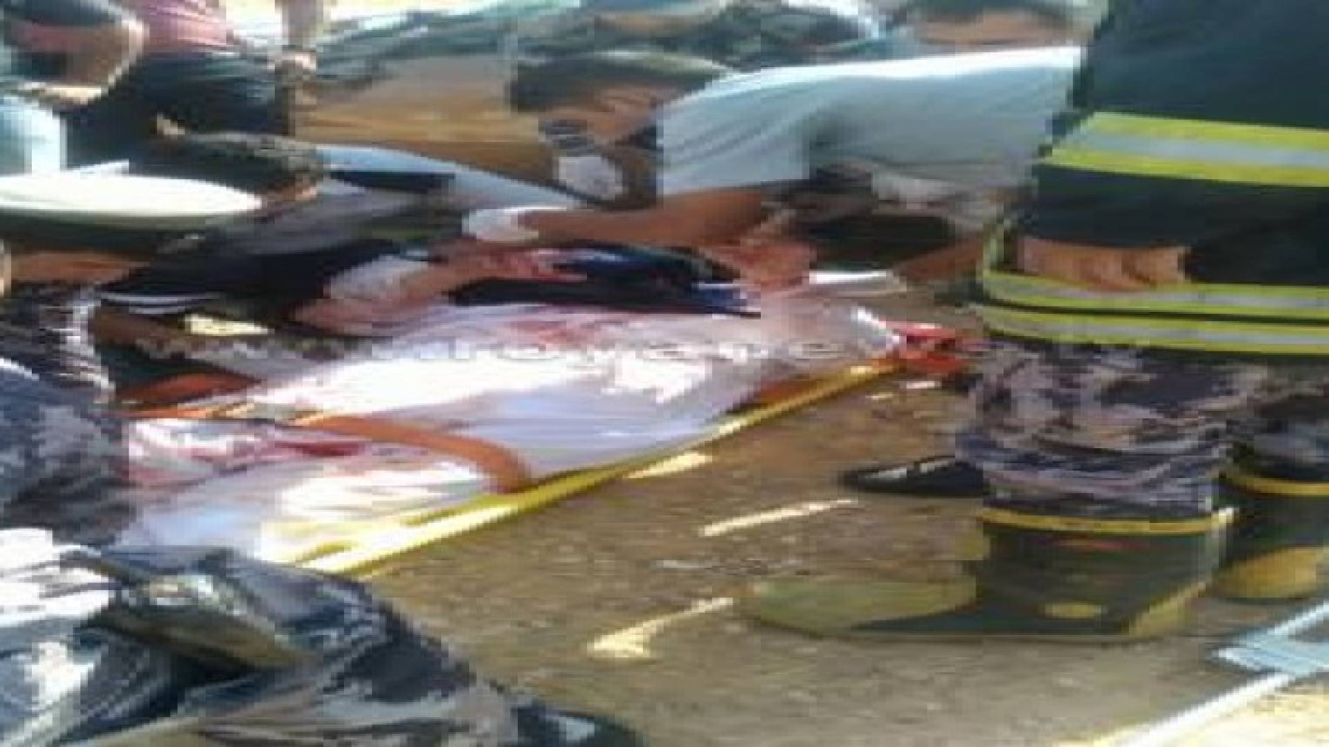 بالصور: اصابة شخص اثر انقلاب مركبة على الطريق الصحراوي