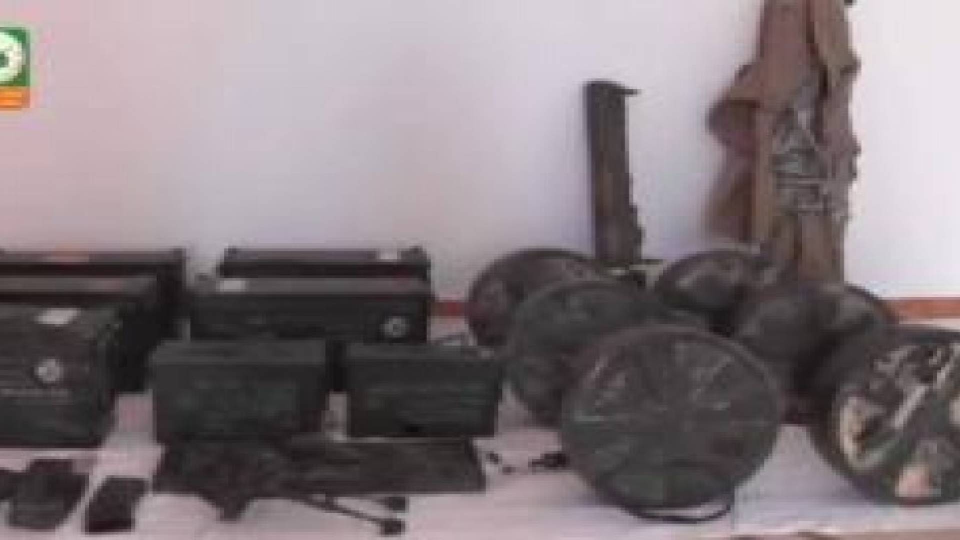 القسام ينشر فيديو يعرض بطاقات لجنود وعتاد عسكري