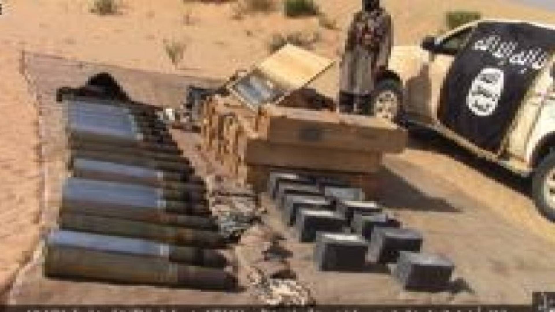 بالصور : "داعش" يعرض "غنائم" مزعومة استولى عليها من الجيش المصري بسيناء