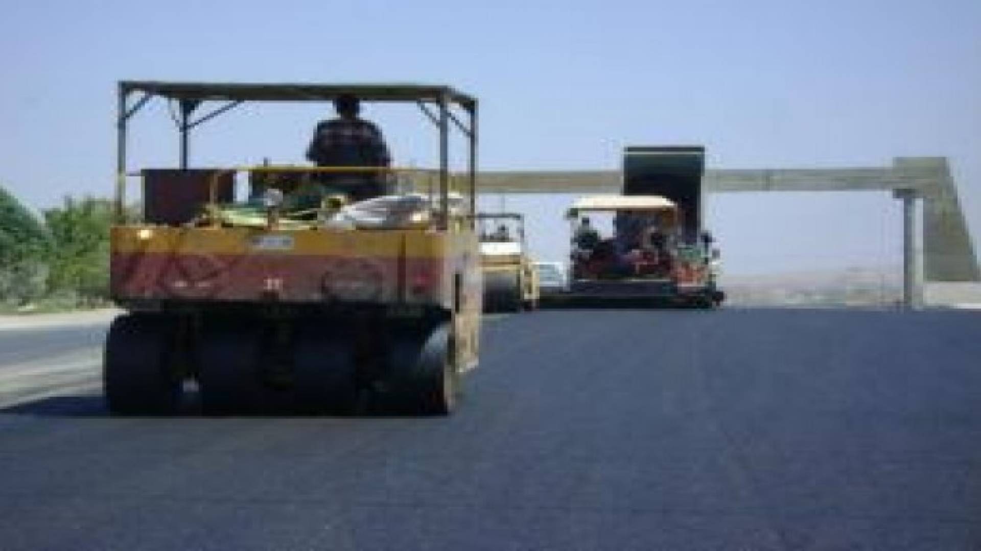 الأمانة تنفذ أعمال تعبيد وصيانة بكلفة 5 مليون دينار خلال الأشهر الثلاثة الماضية