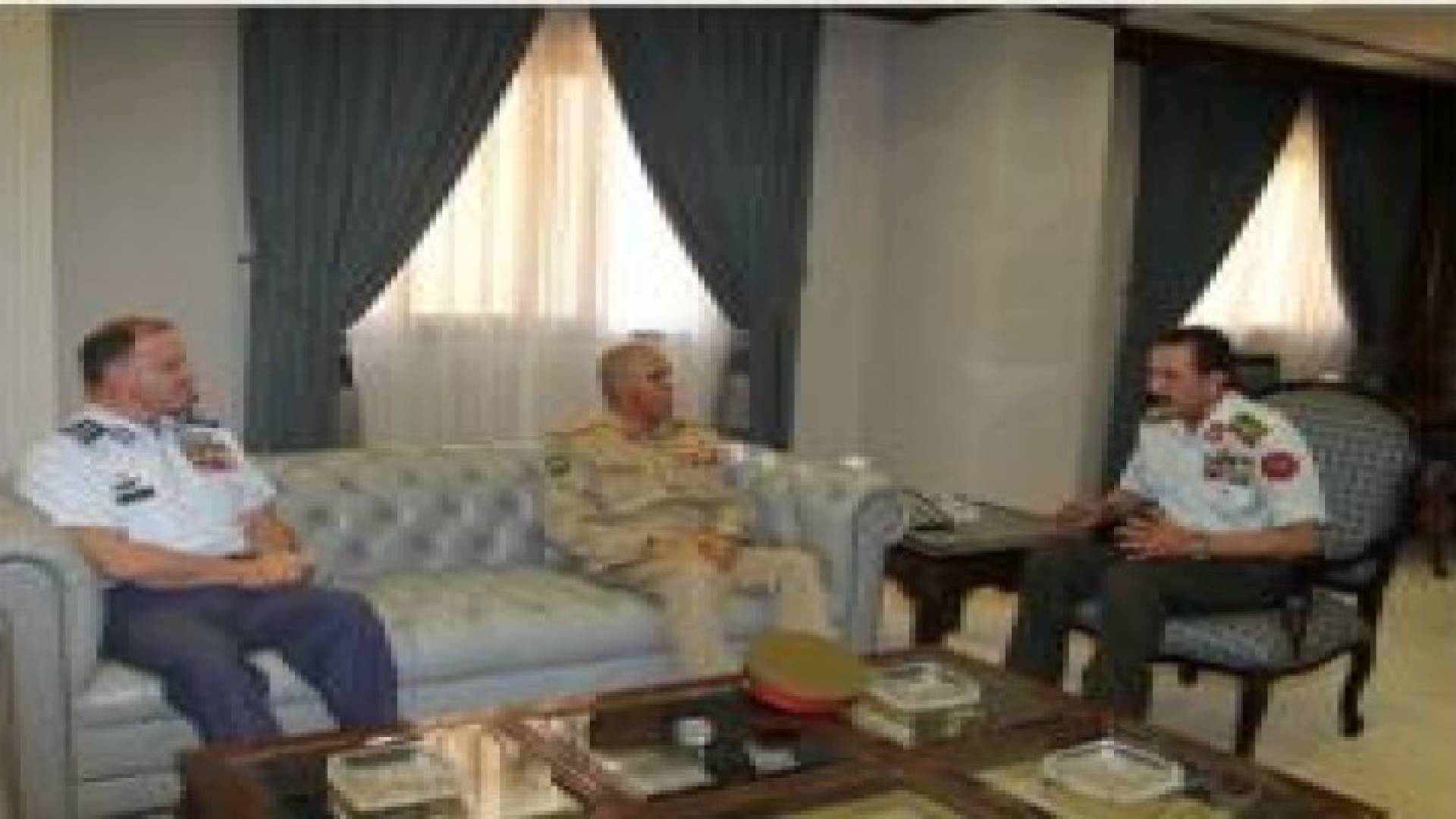 الزبن يستقبل رئيس هيئة الاركان العامة لقوة دفاع البحرين