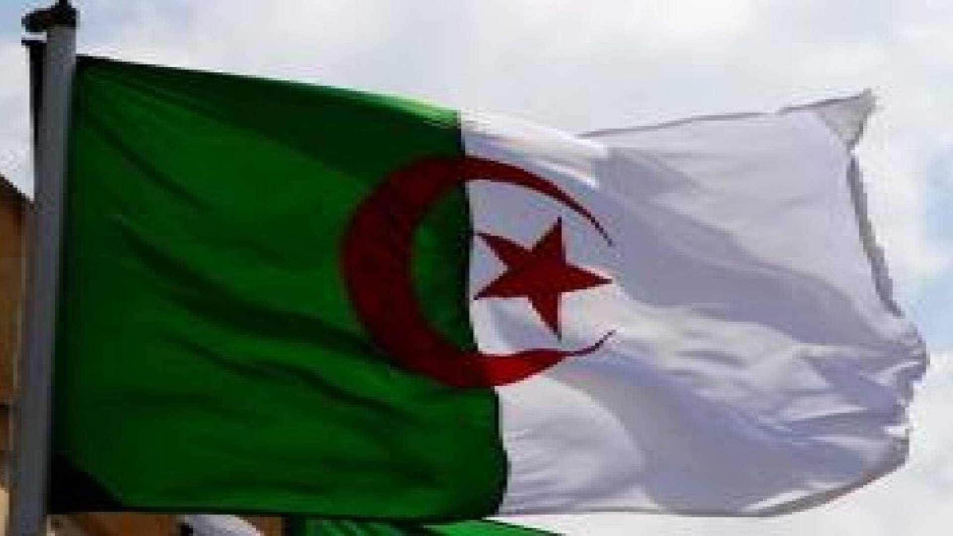 رقابة مشددة على سفر "الجزائريين" إلى الأردن