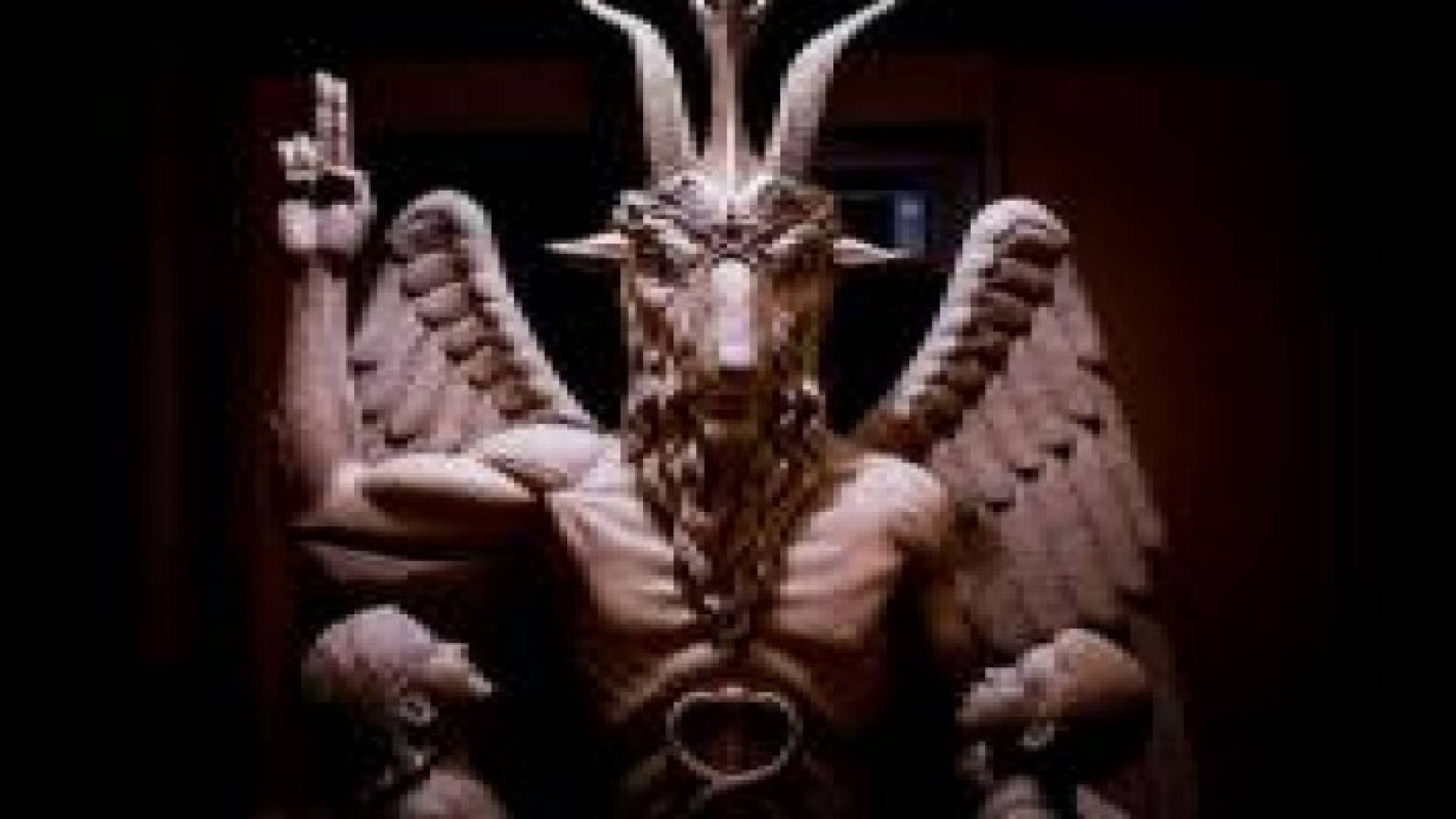 الكشف عن تمثال الشيطان في شوارع ديترويت