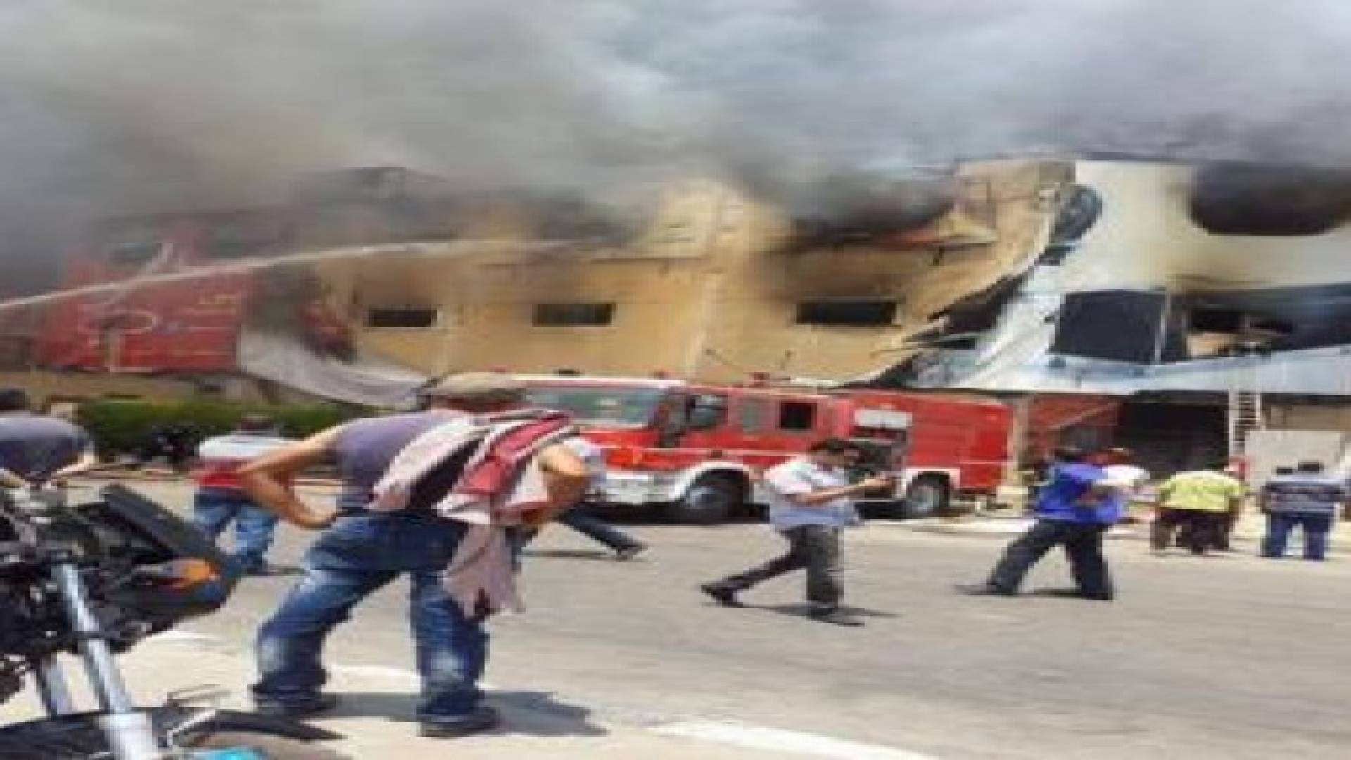 مصر: مقتل 41 عاملا بحريق ضخم في مصنع للأثاث قرب القاهرة