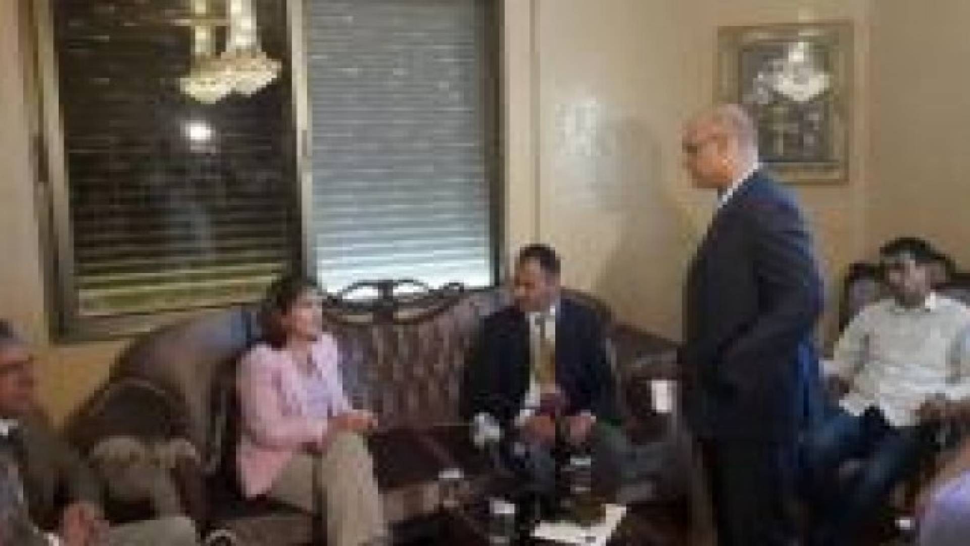 السفيرة الفرنسية: "لايمكن حل مسألة مسلة ميشع إلا في إطار الإتفاقيات الدولية"