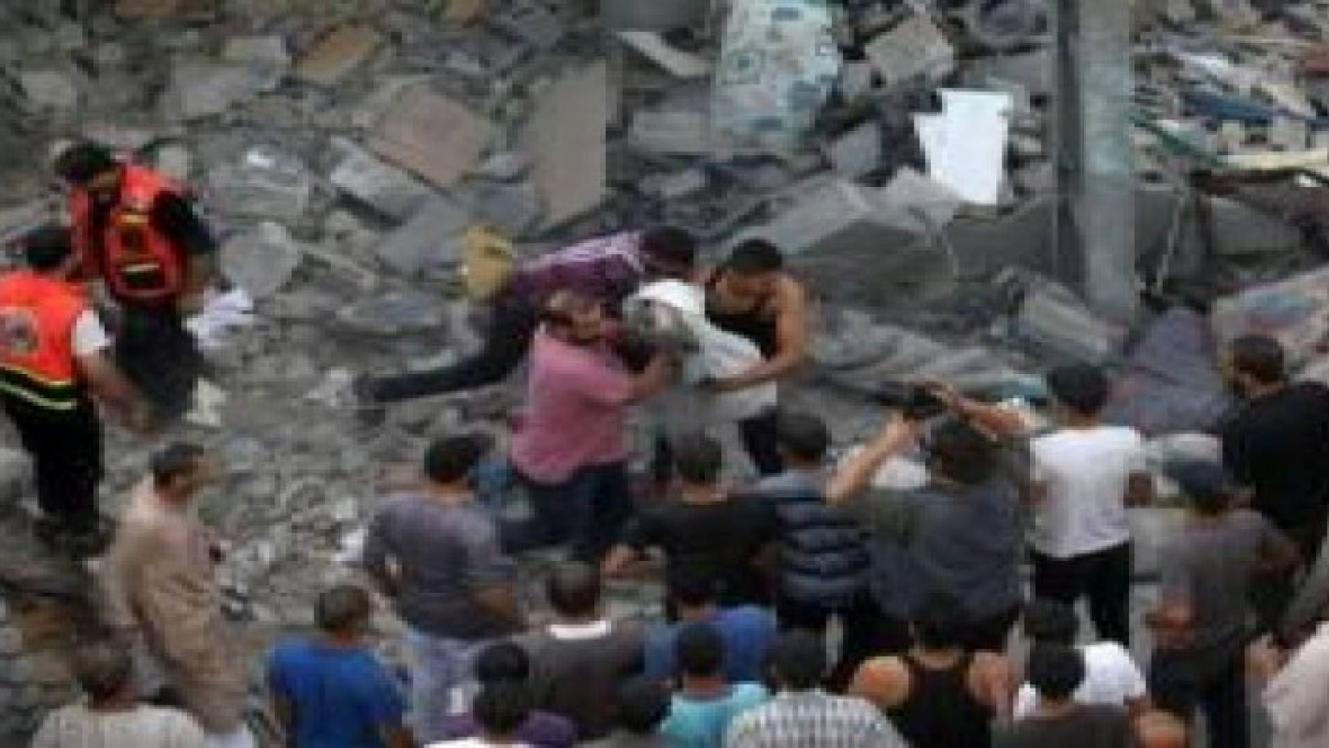 انتشال جثمان شهيد فلسطيني بعد عام على استشهاده