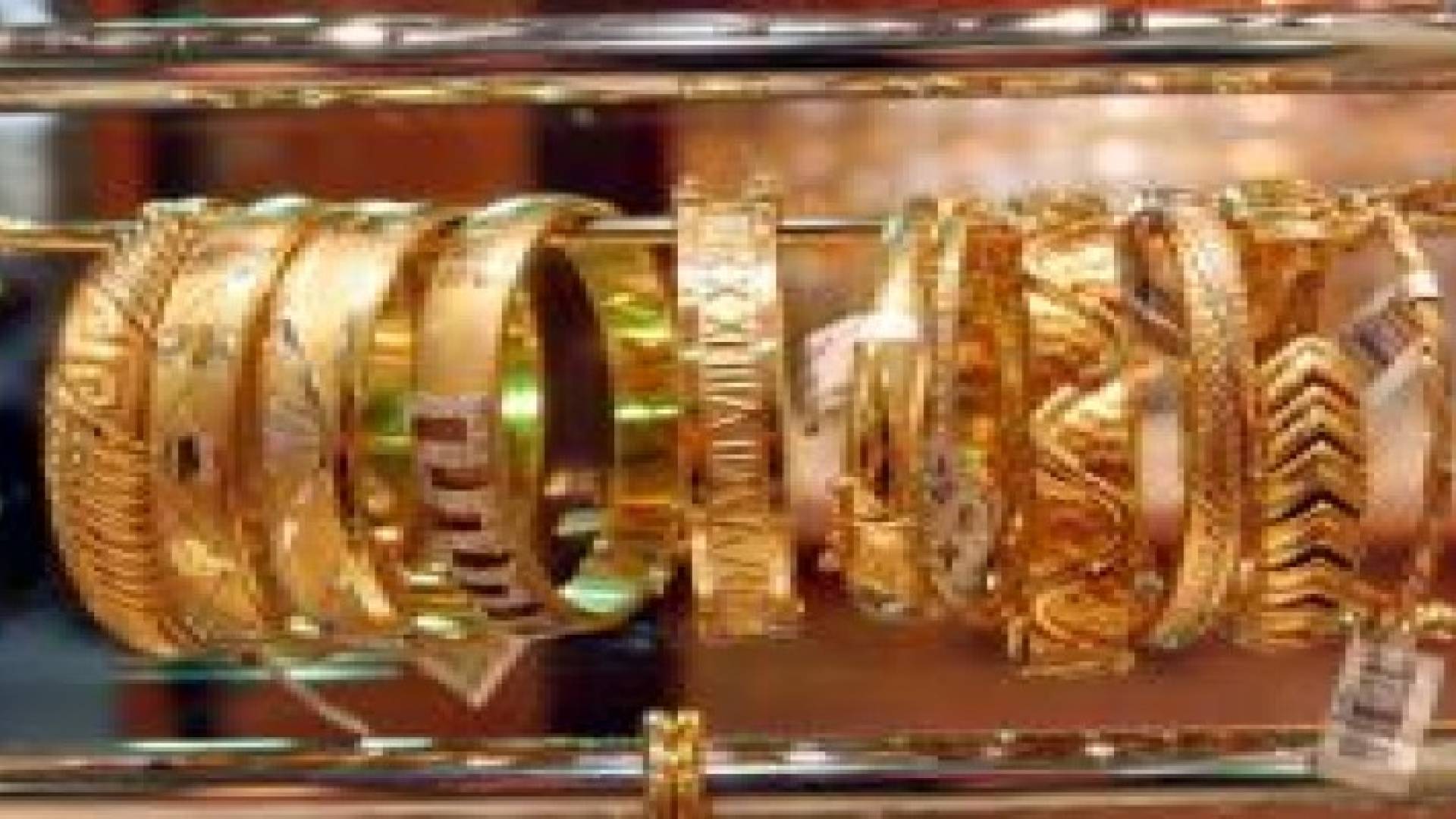 تواصل انخفاض أسعار الذهب والطلب المحلي "قوي جدا"