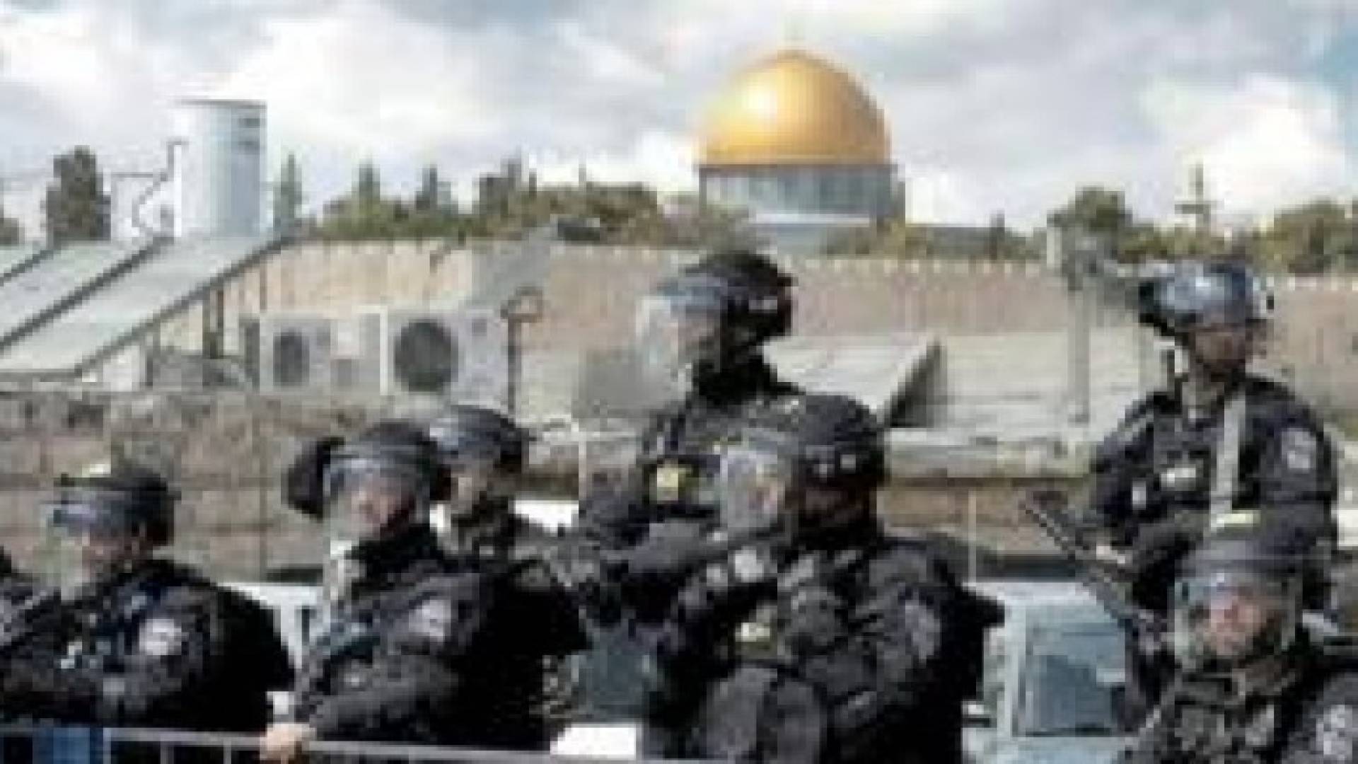 بعد حرق "الدوابشة" .. اغلاق مداخل المسجد الأقصى في وجه المصلين دون الـ 50 عاما