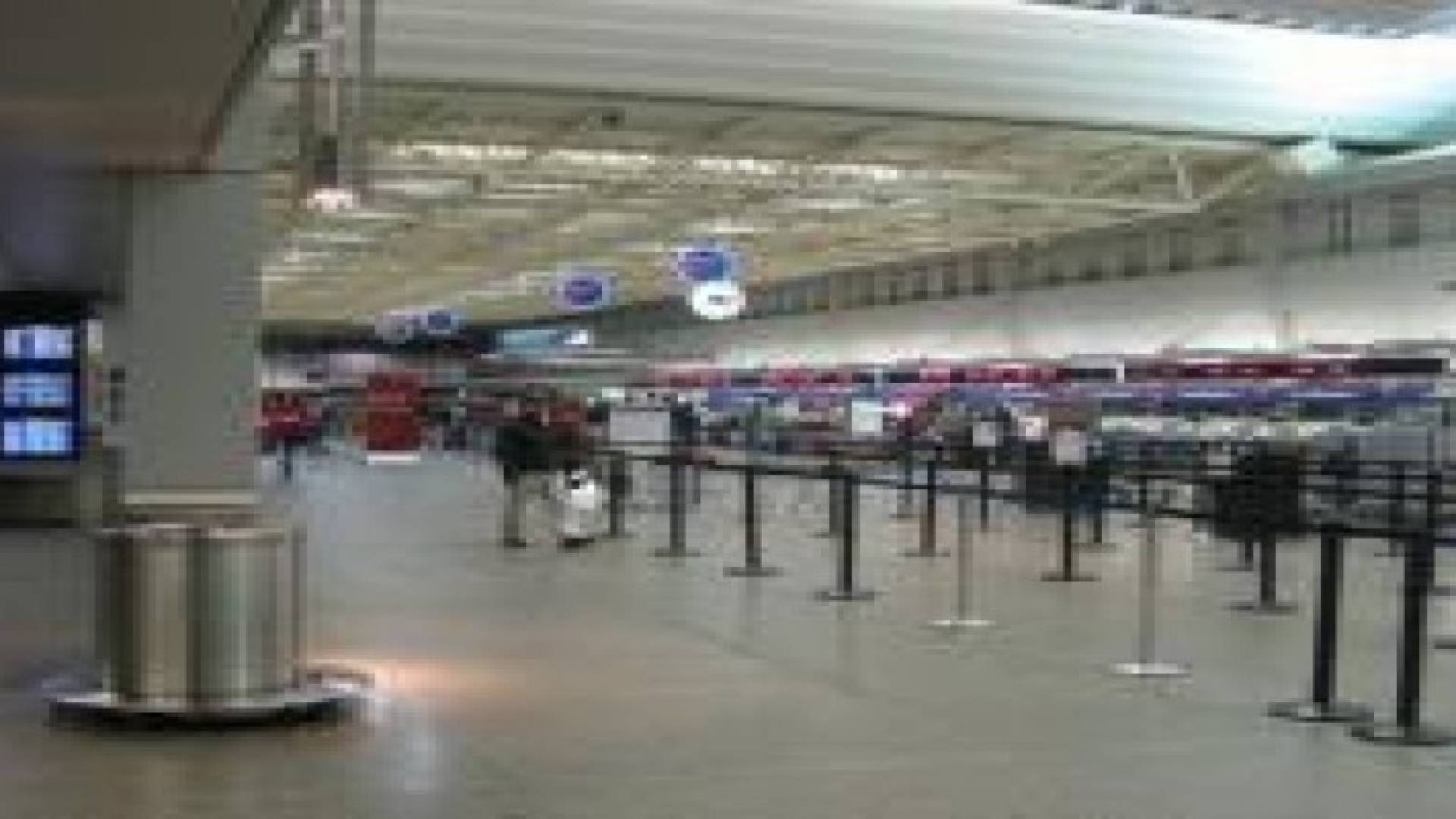 إعادة فتح مطار سان بول الأميركي بعد إغلاقه بسبب عبوة ناسفة