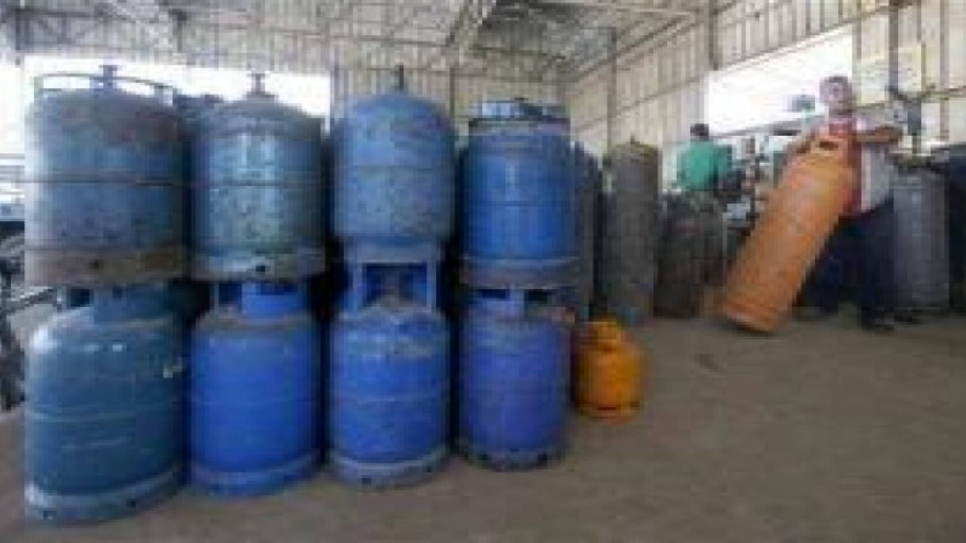 الطلب على اسطوانات الغاز المنزلي يقفز %240 عقب تخفيض الأسعار