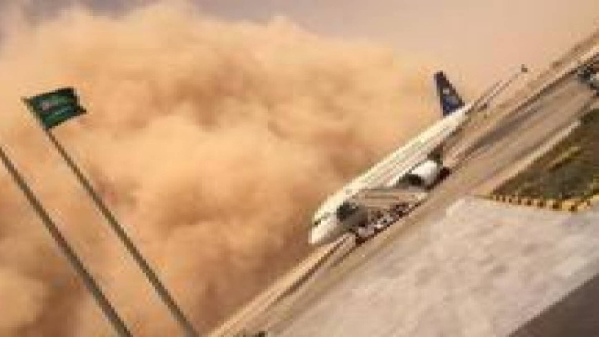 السعودية: "غبار الرياض" يعلق الرحلات الجوية