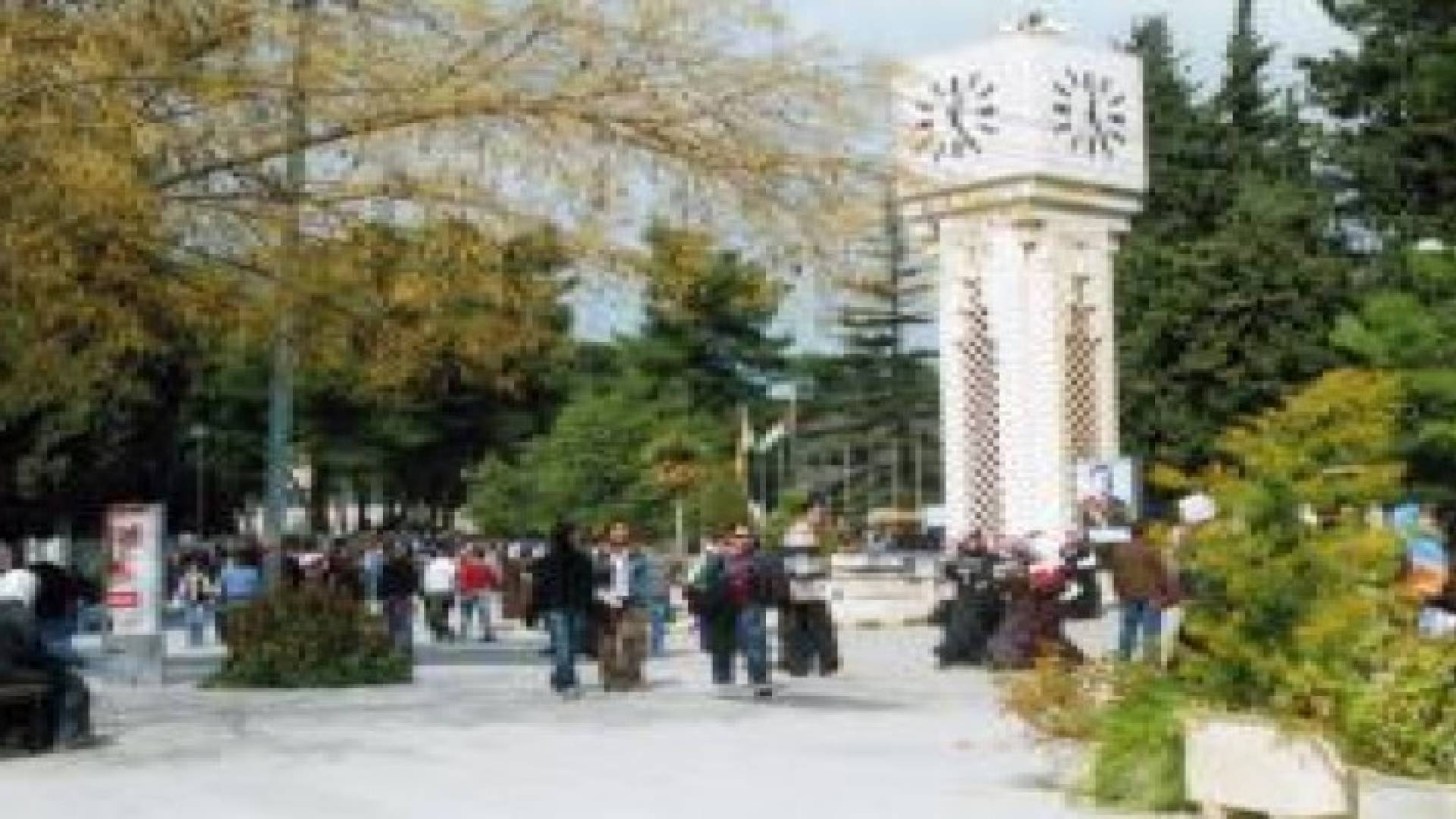 التعليم العالي يجمد قرار رفع الحد الأدنى لمعدلات القبول في الجامعات