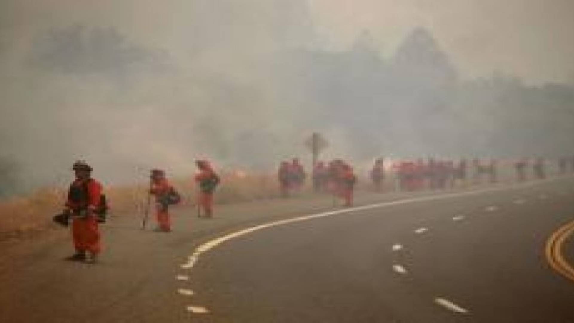 وفاة شخص وإجلاء 12 ألف بسبب حرائق غابات في كاليفورنيا