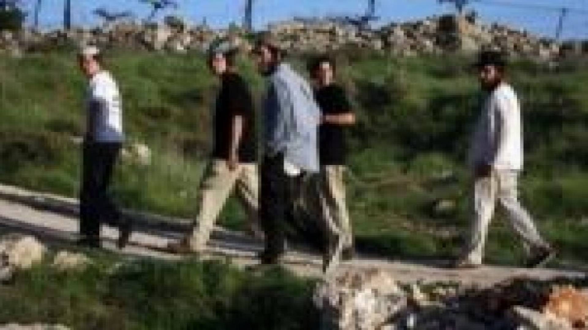 مستوطنون يؤدون طقوس تلمودية شمال الخليل