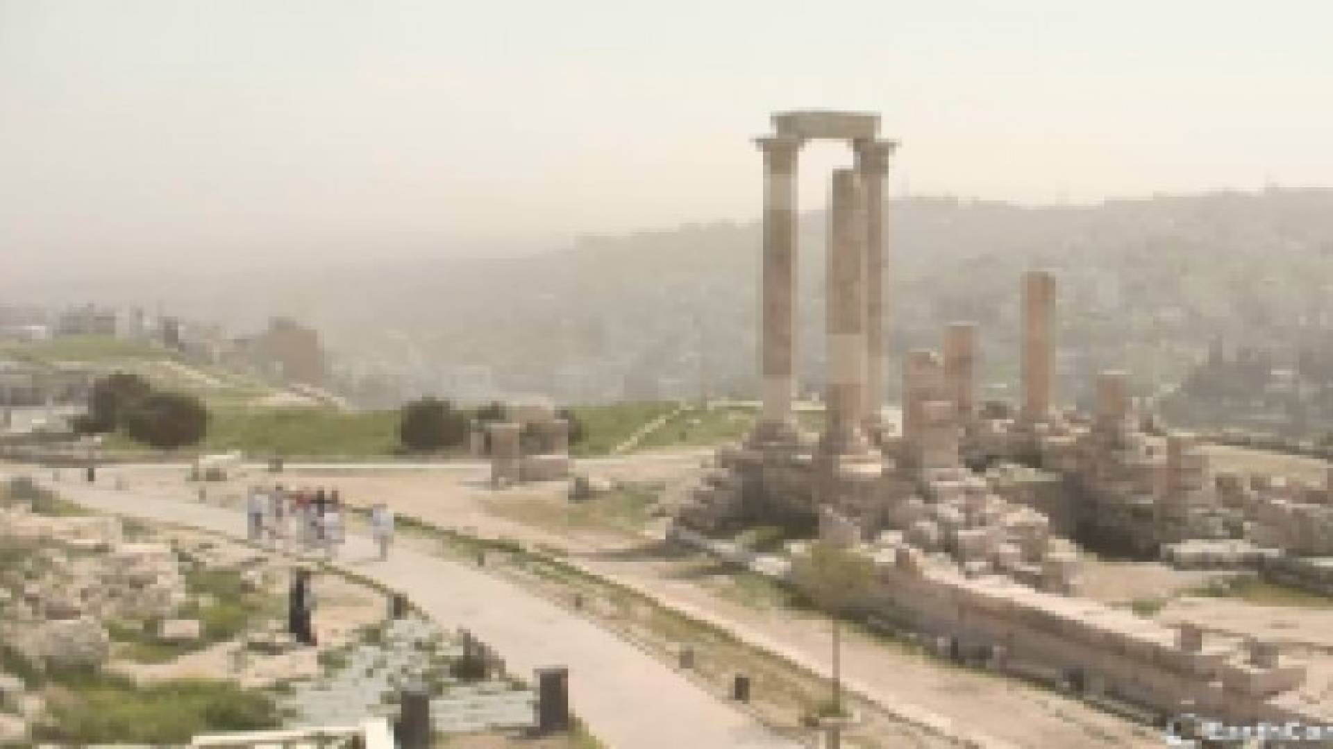 طقس رابع أيام الموجة الحارة: مغبر وحار والفرصة متاحة للأمطار الرعدية